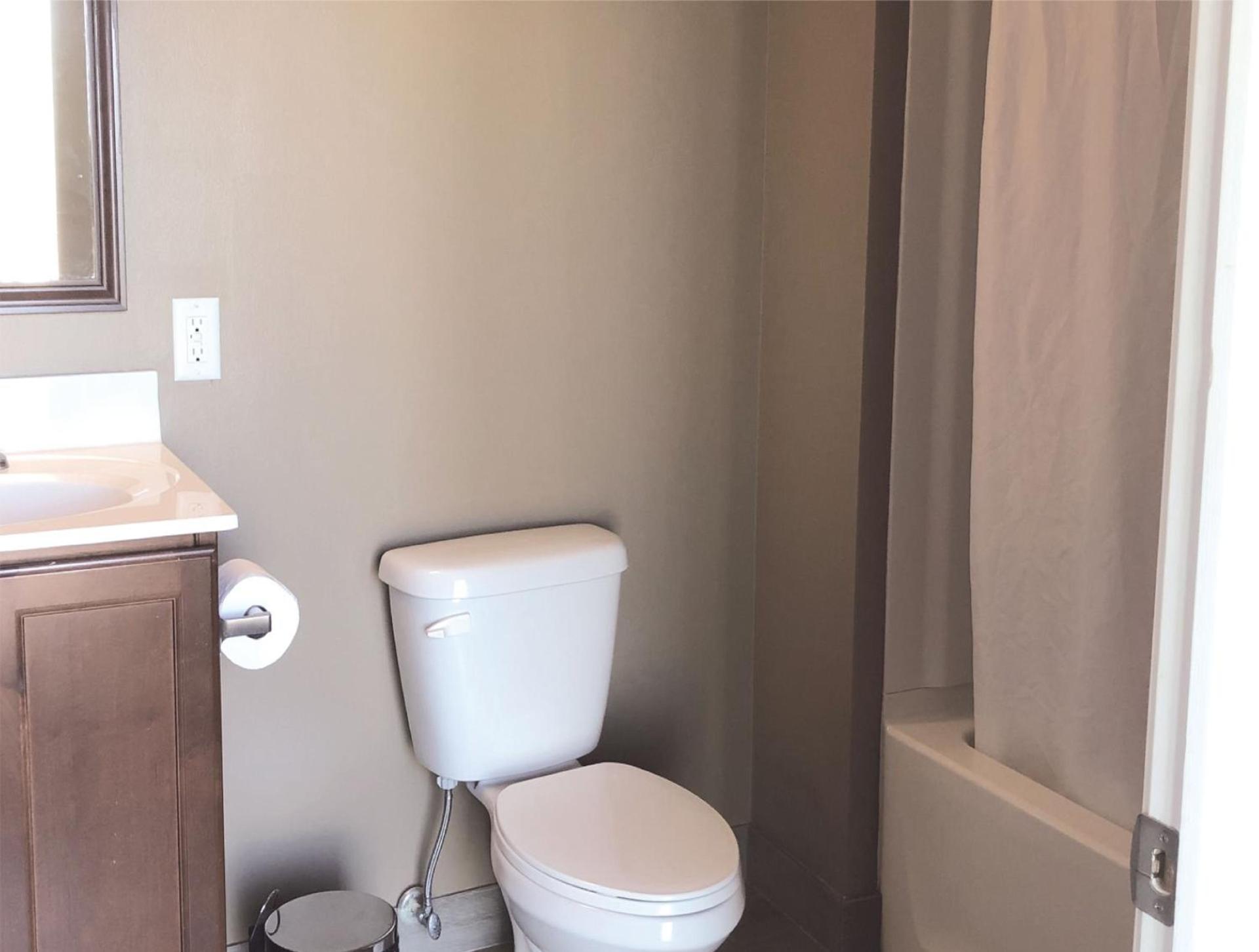 Brinton Suites photo 56