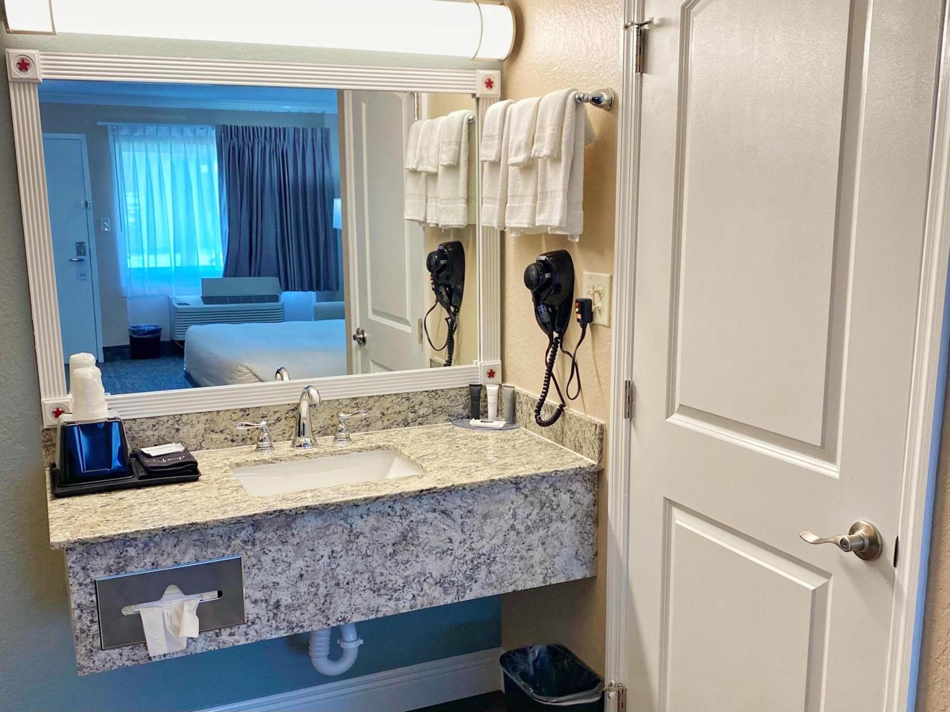 Roadstar Hotel Zephyrhills photo 31
