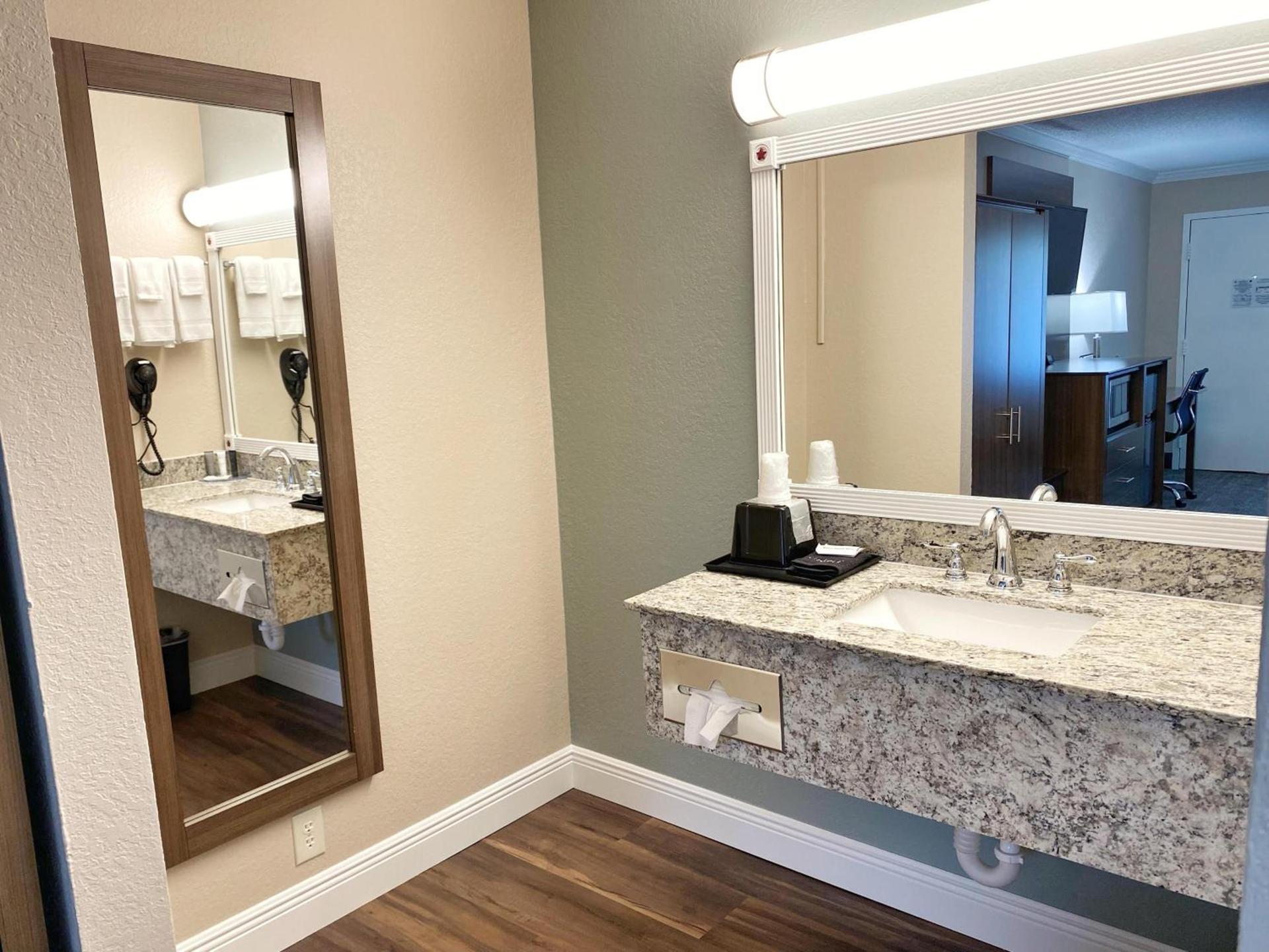 Roadstar Hotel Zephyrhills photo 30