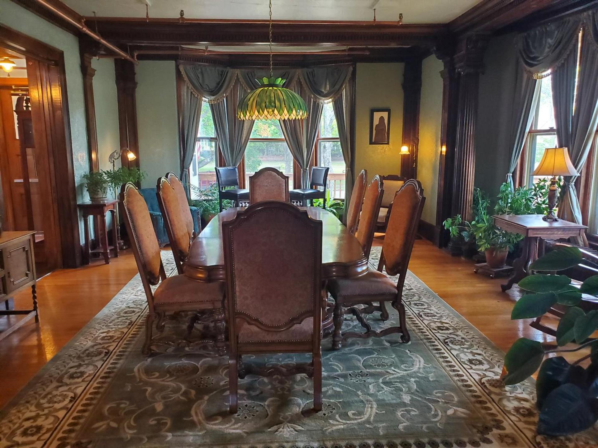 Daniell Manor photo 28