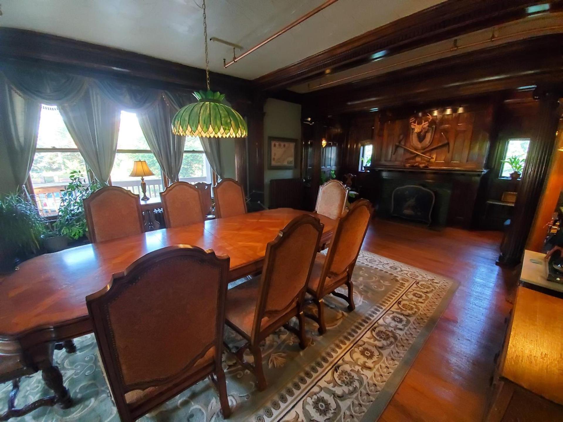 Daniell Manor photo 29