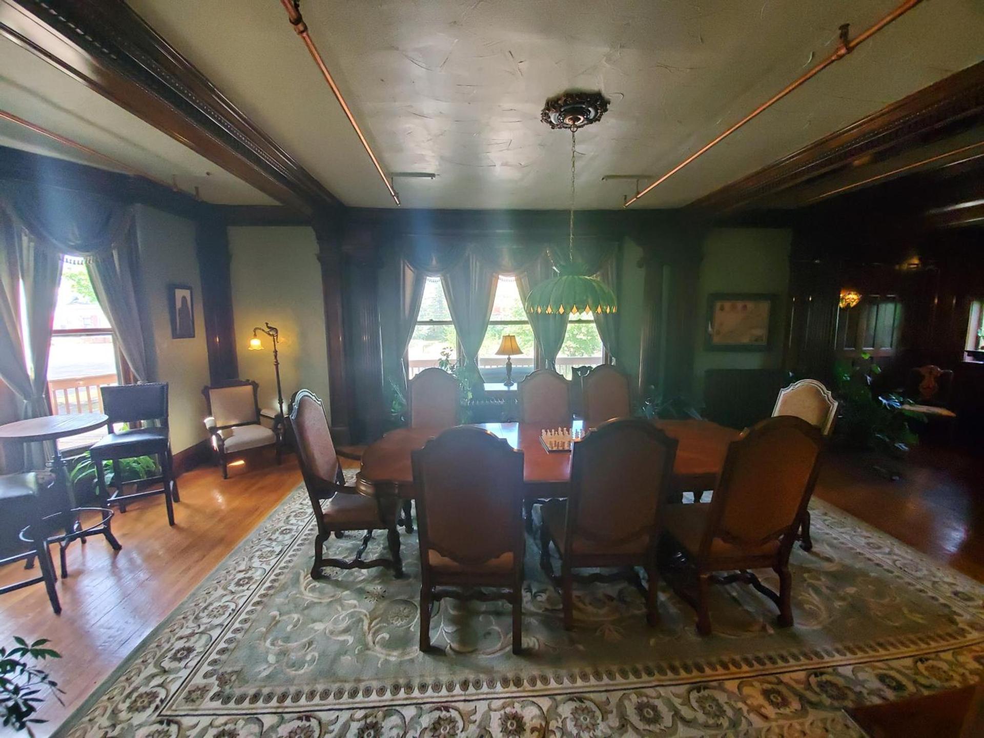 Daniell Manor photo 21