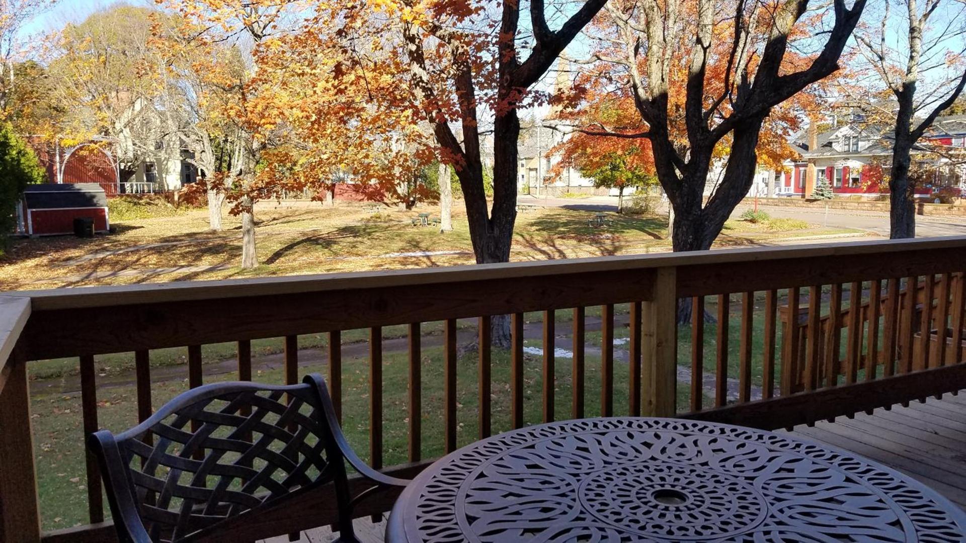 Daniell Manor photo 3