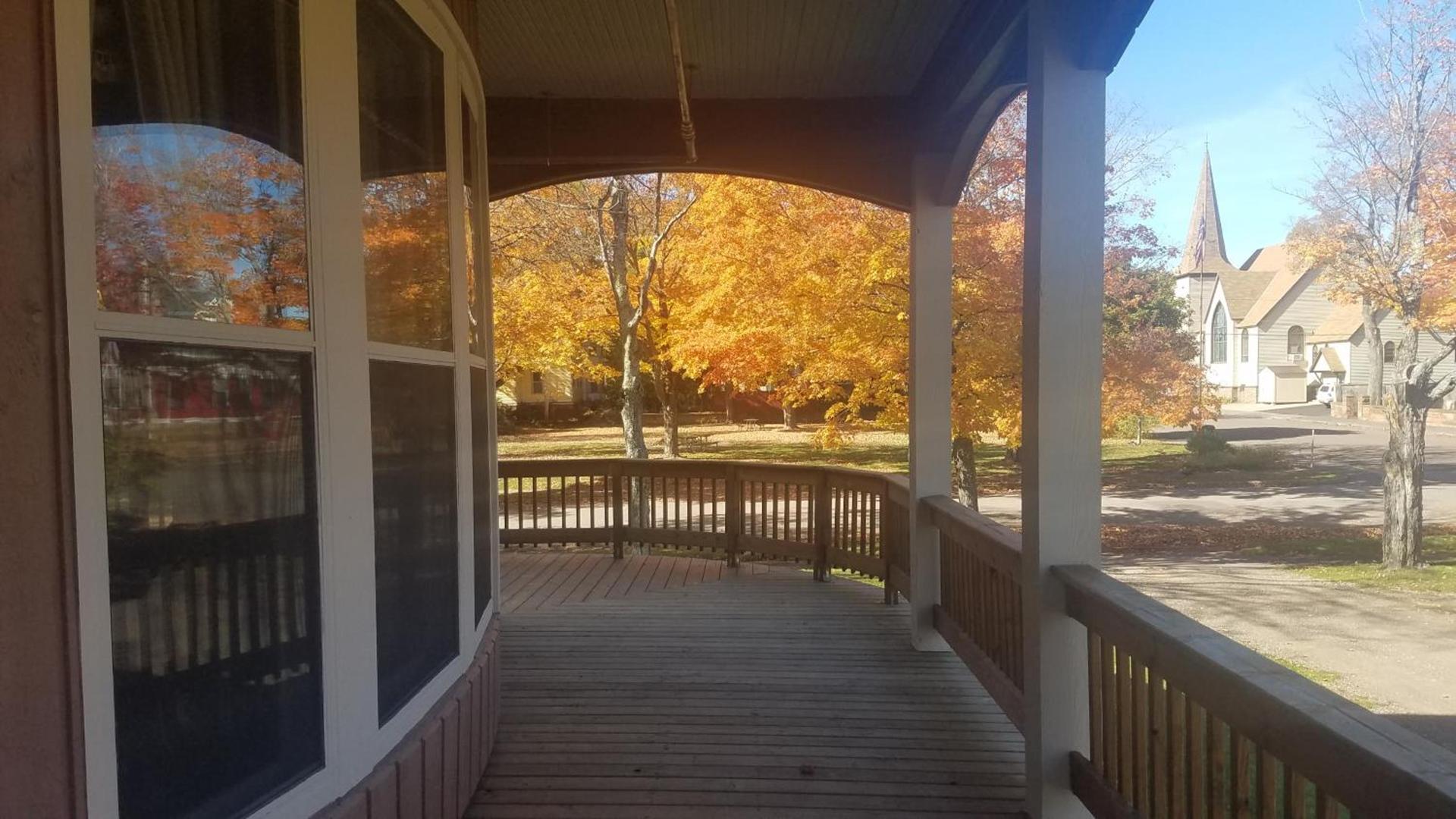 Daniell Manor photo 4