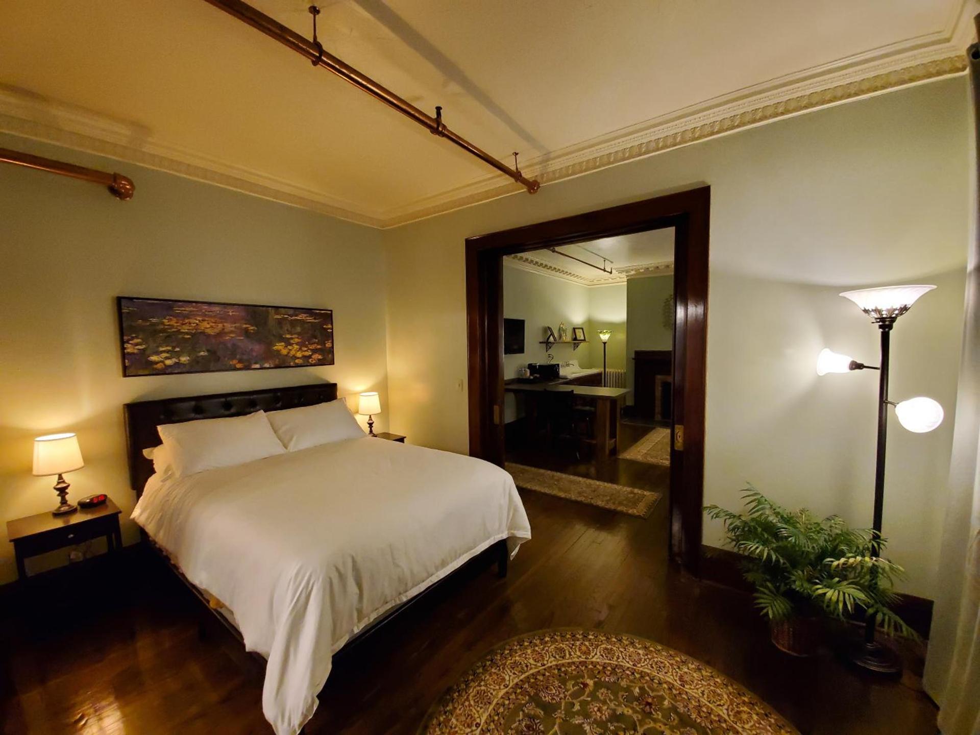 Daniell Manor photo 9