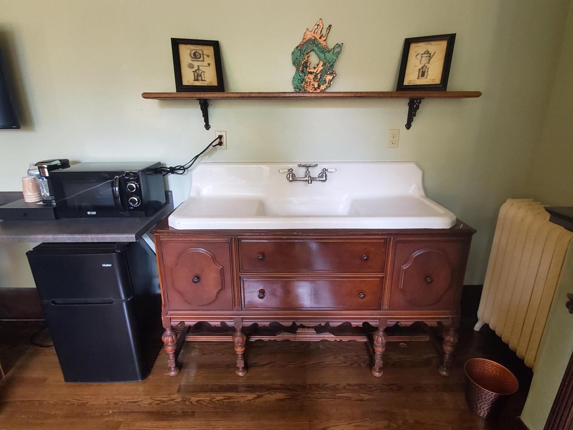 Daniell Manor photo 11