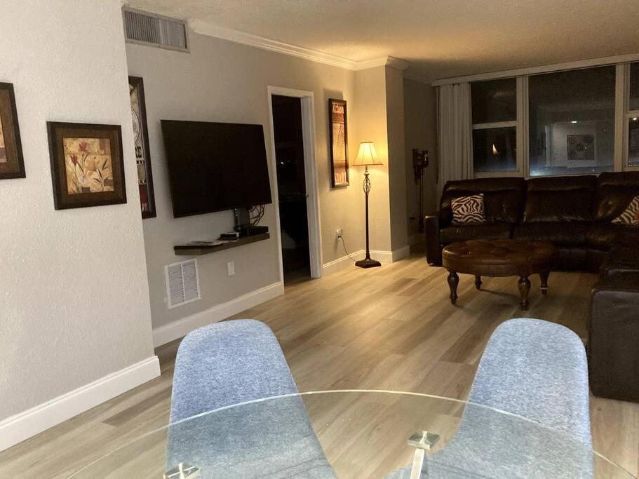 Oceanview on SAND located in Ocean Manor Resort Fort Lauderdale Beach 2 bed 2 bath spacious corner unit partial ocean view photo 34