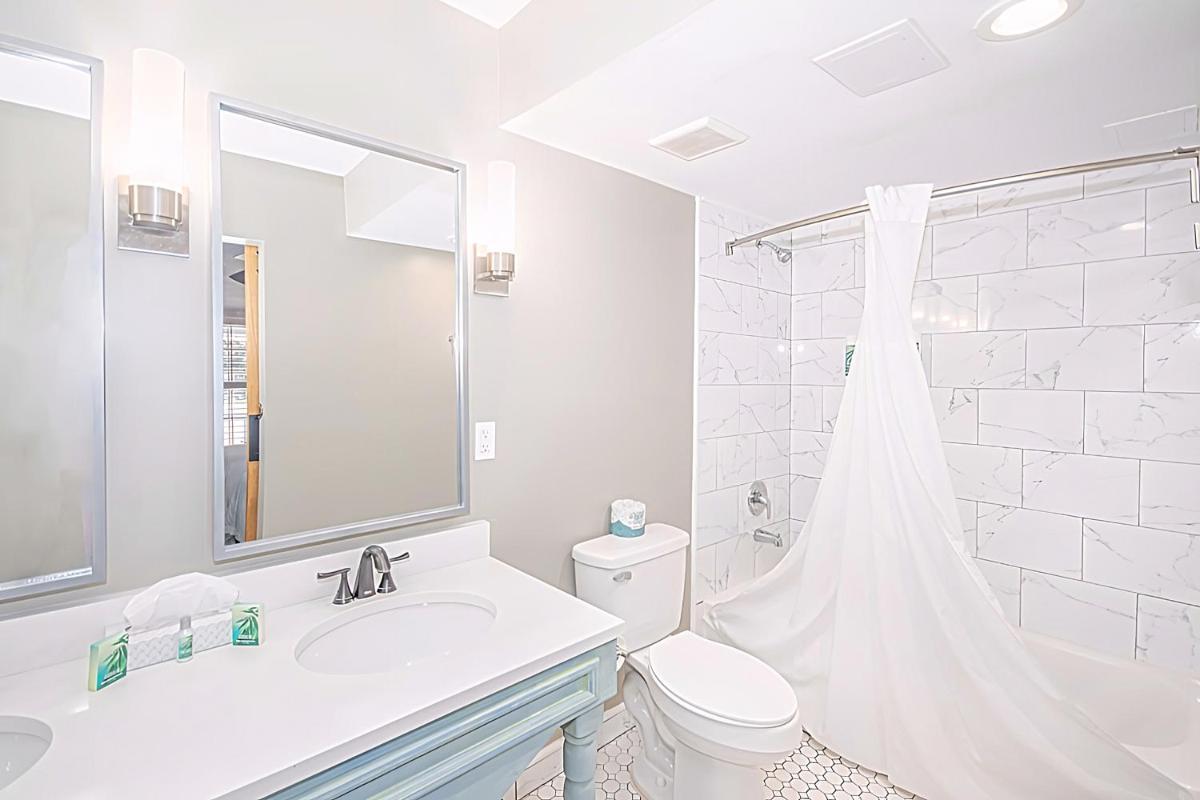 Seven Hills Suites I-10 photo 13