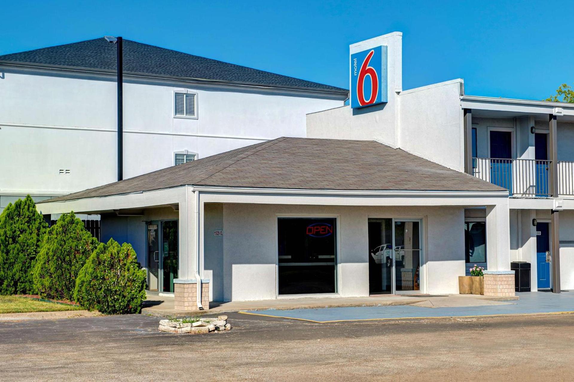 Motel 6-Sulphur Springs, TX photo 2