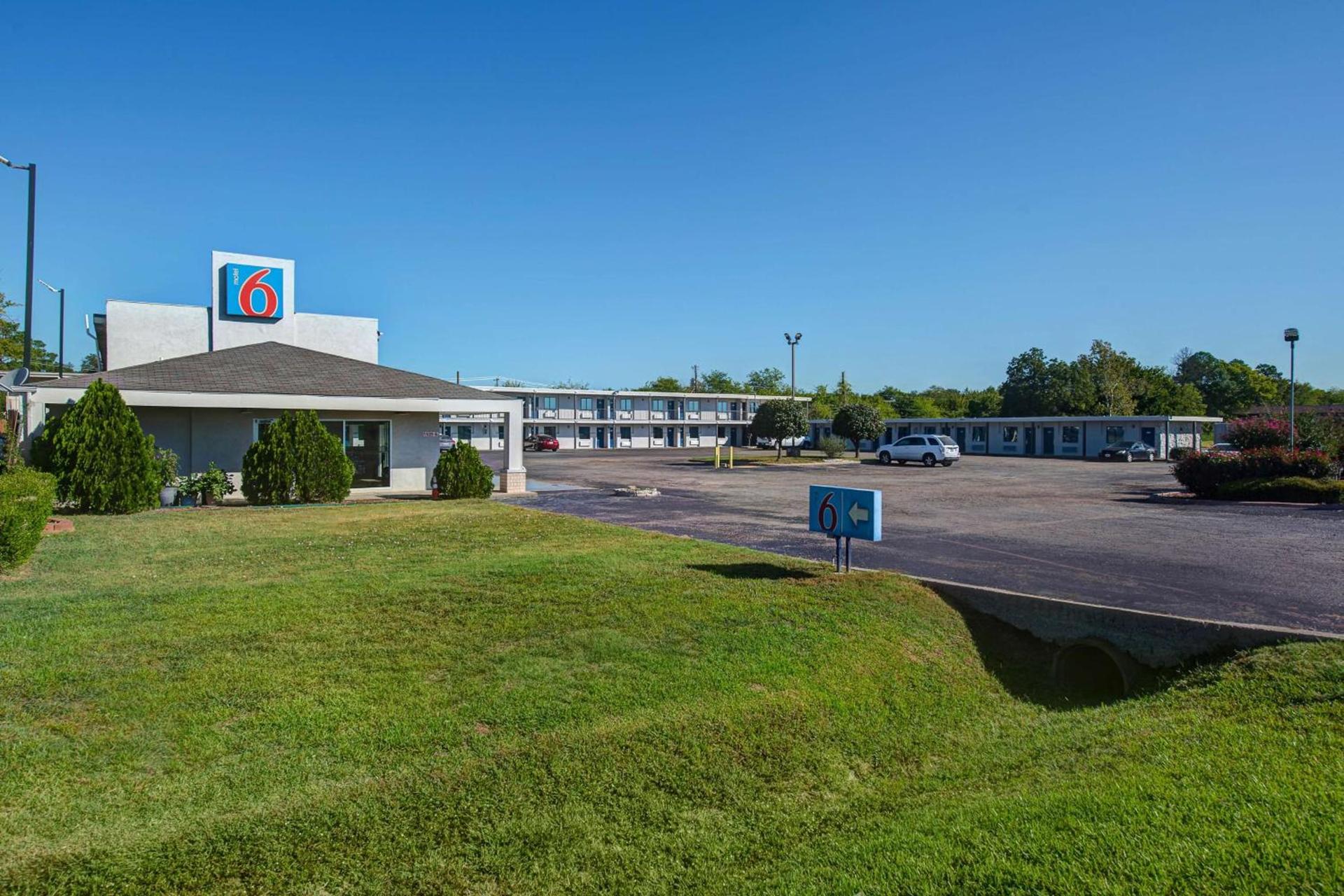 Motel 6-Sulphur Springs, TX photo 3