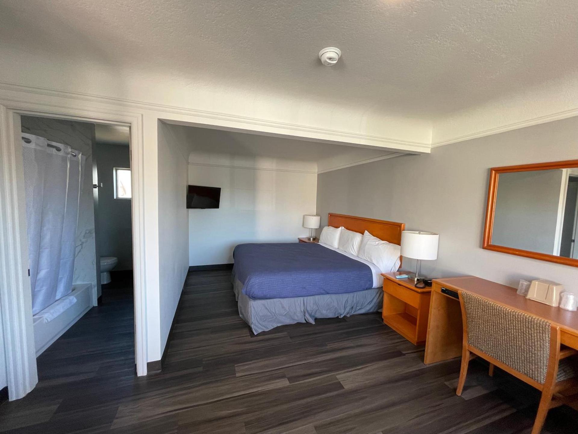 Holiday Motel photo 7