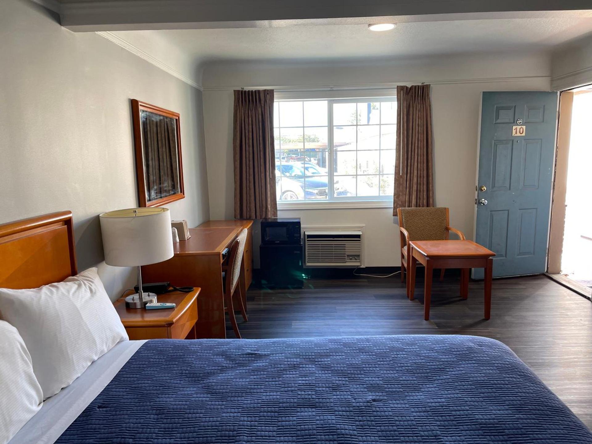 Holiday Motel photo 8