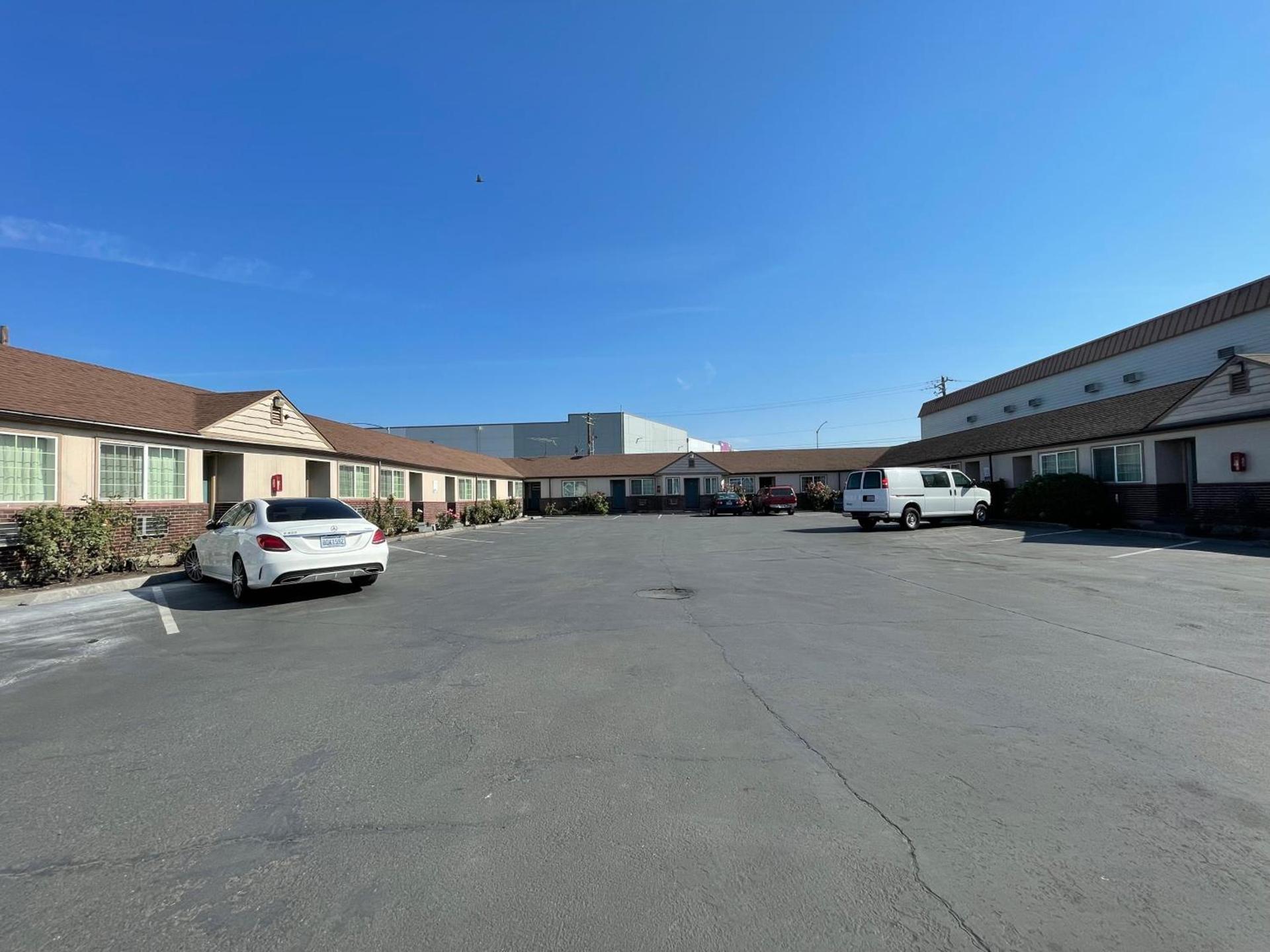 Holiday Motel photo 4