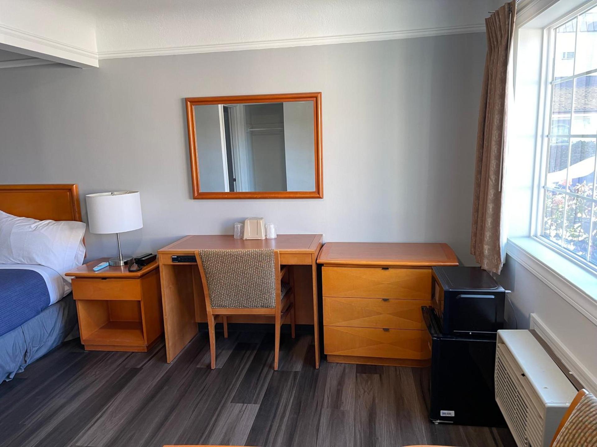 Holiday Motel photo 17