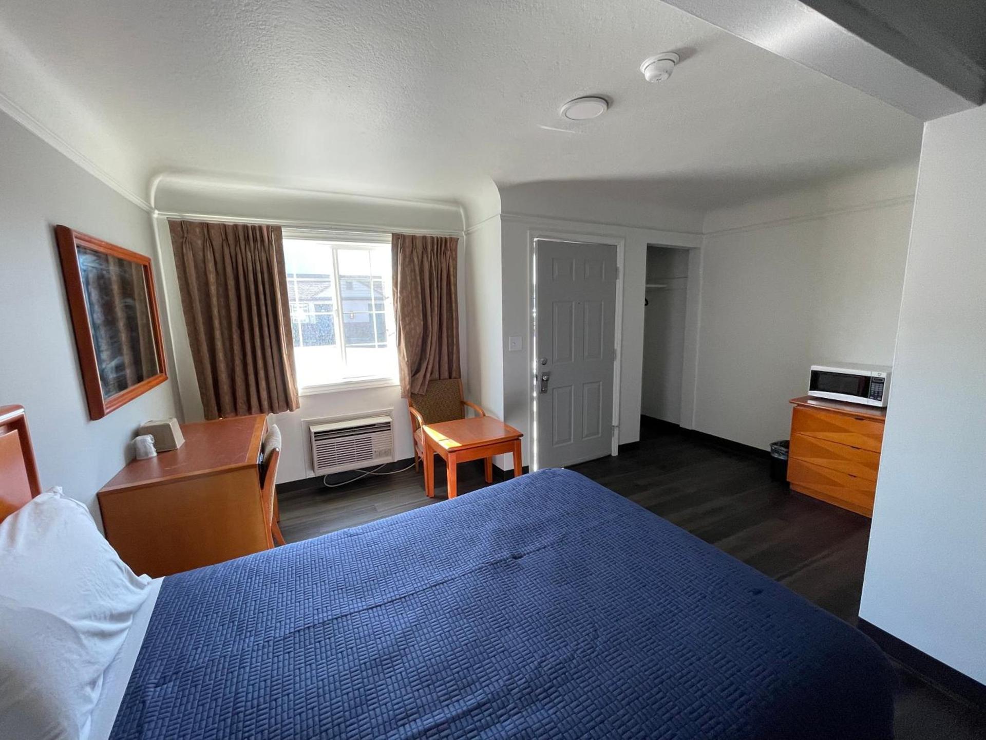 Holiday Motel photo 9