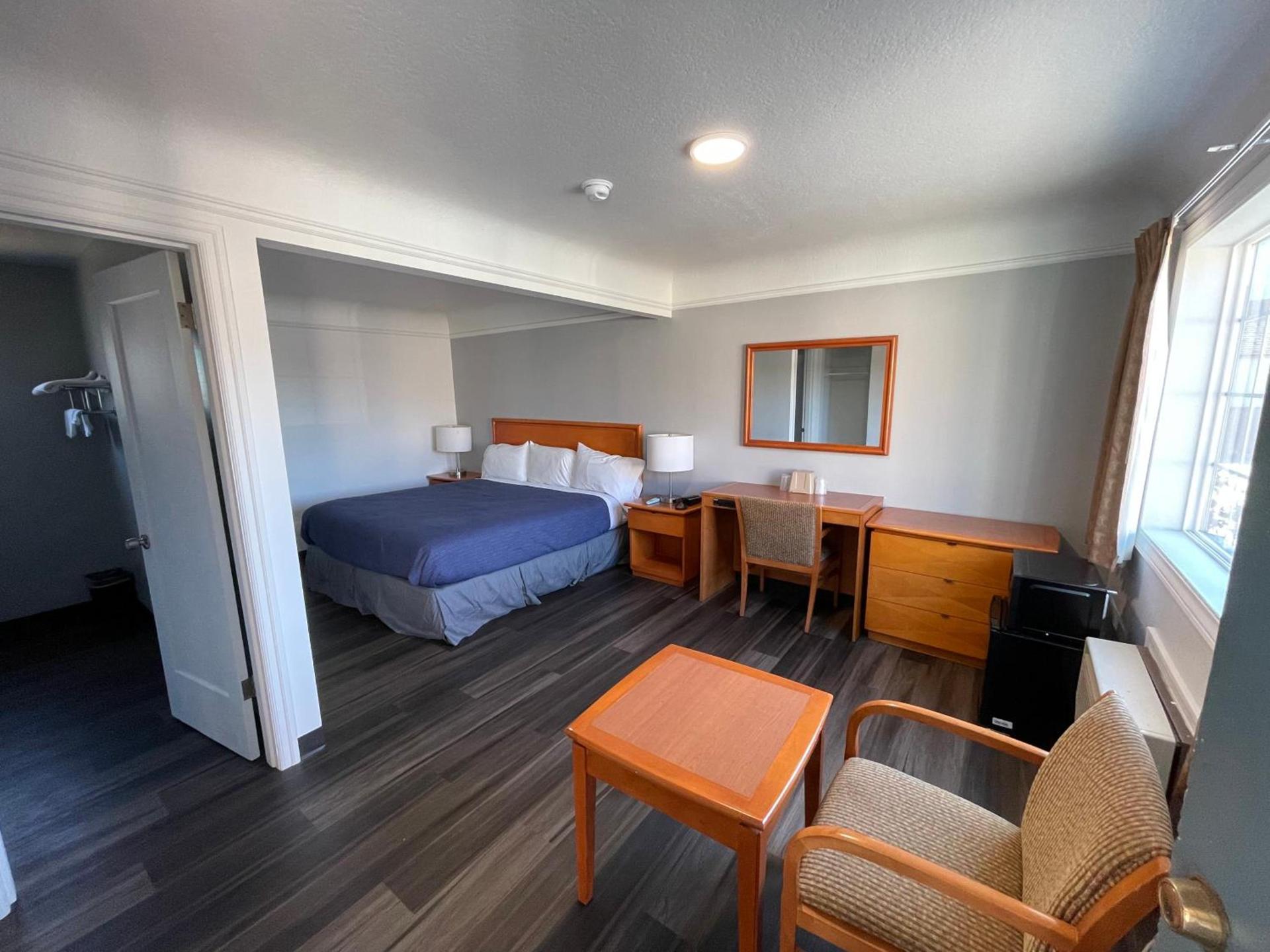 Holiday Motel photo 10
