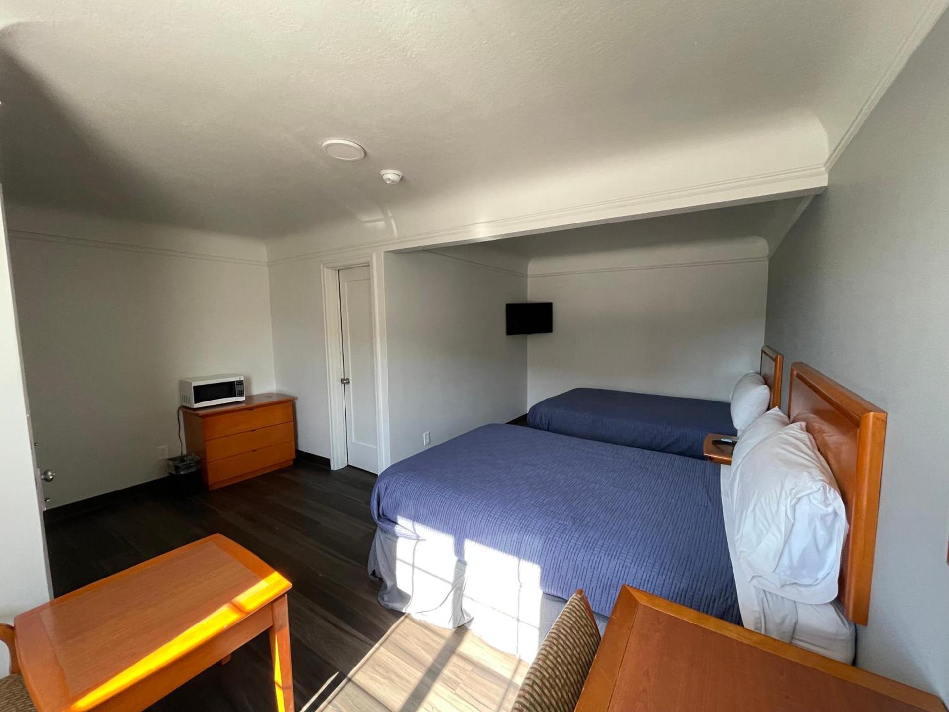 Holiday Motel photo 15