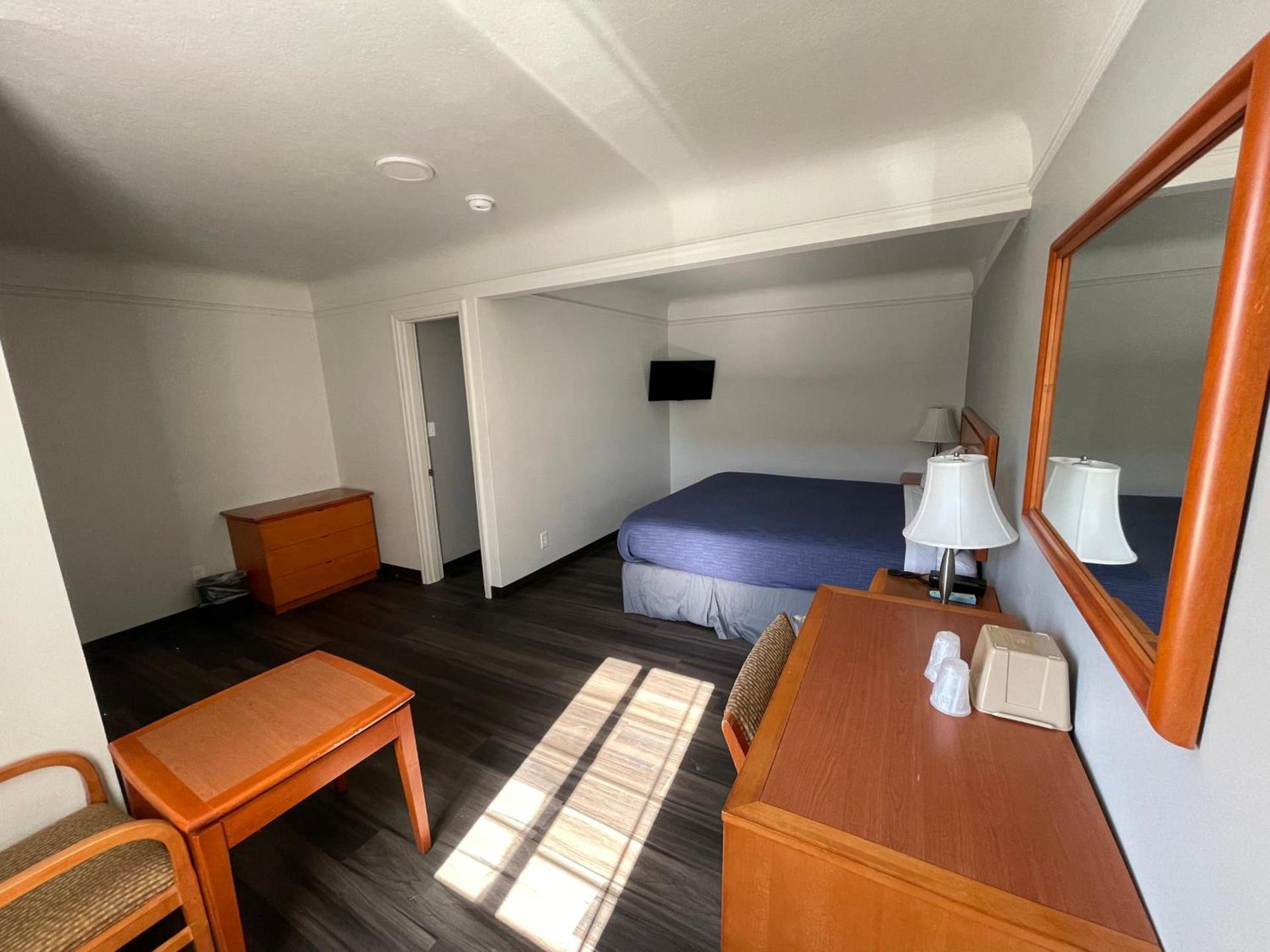 Holiday Motel photo 20