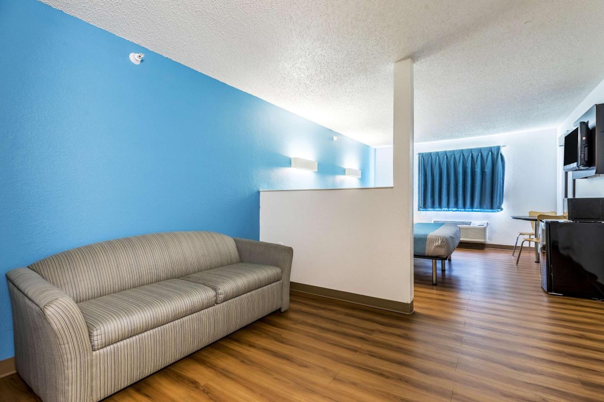 Motel 6-Indianapolis, IN - Southport photo 8