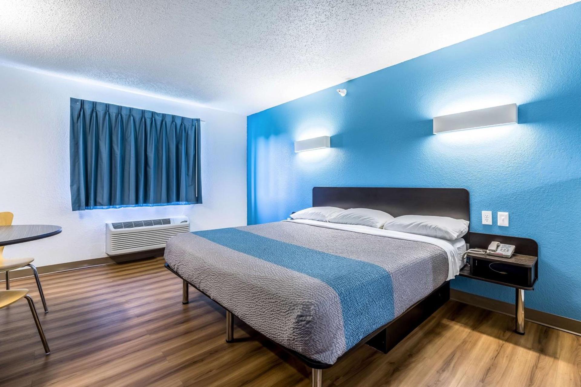 Motel 6-Indianapolis, IN - Southport photo 9