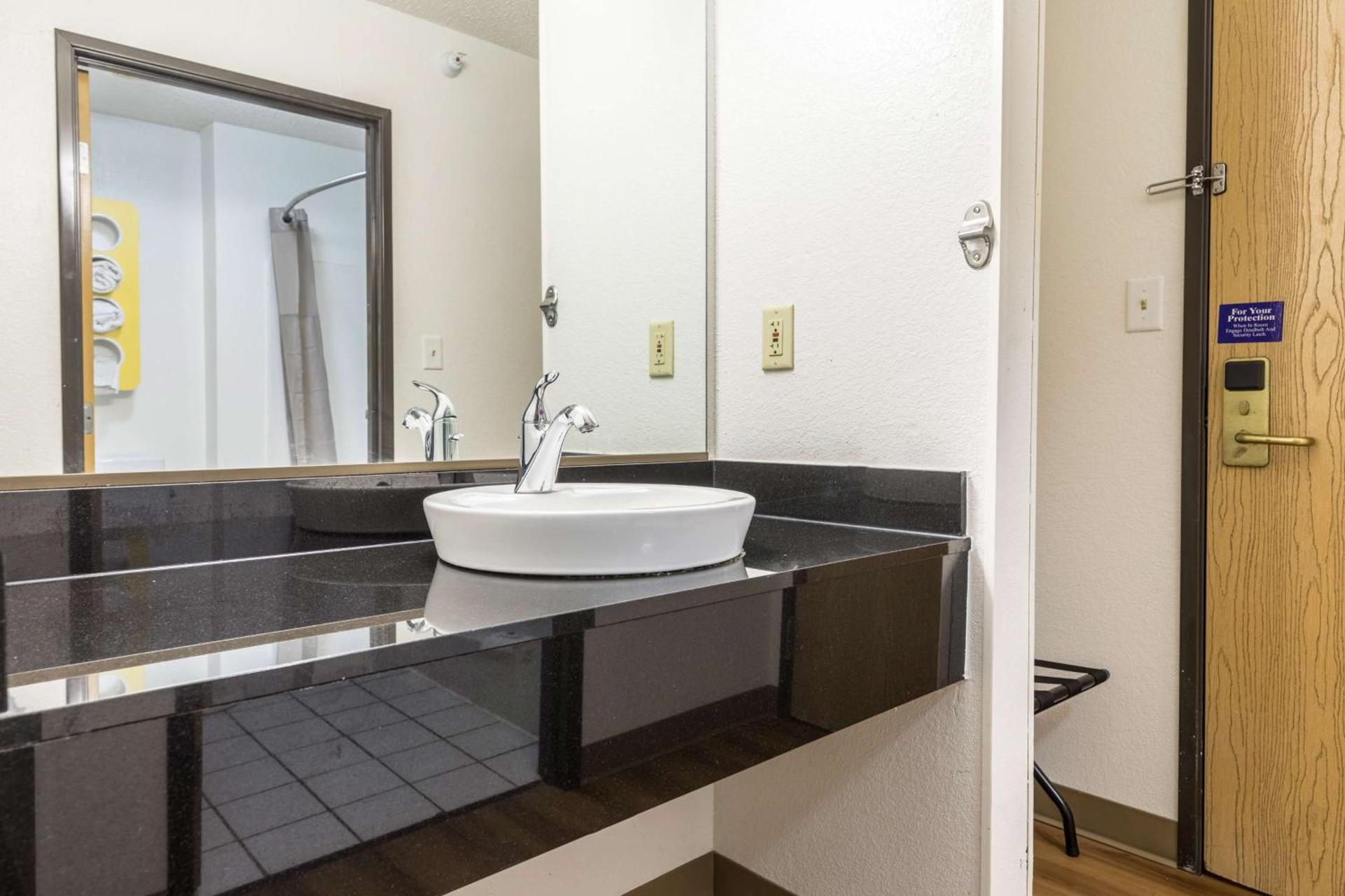 Motel 6-Indianapolis, IN - Southport photo 20