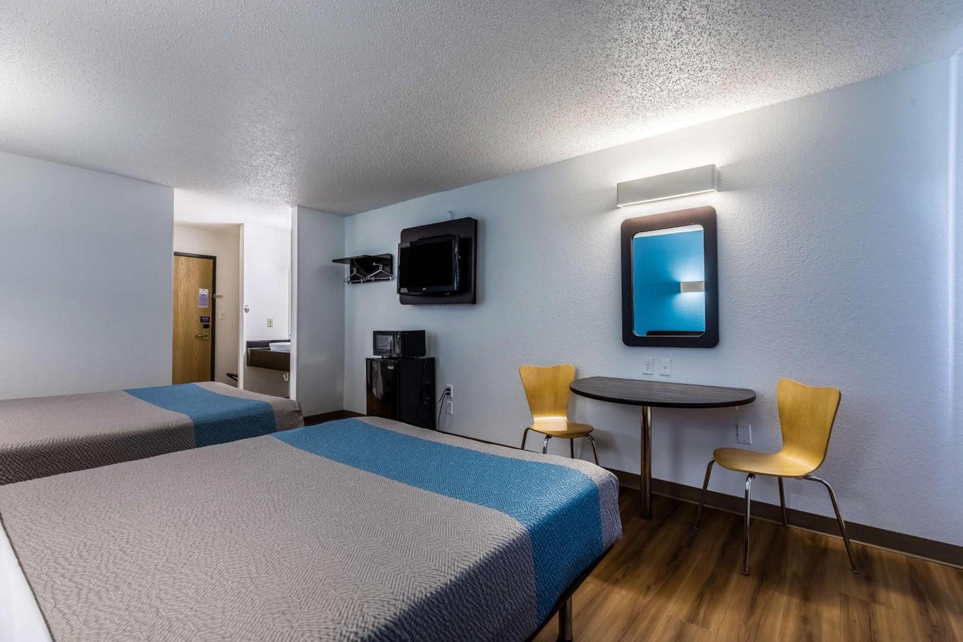 Motel 6-Indianapolis, IN - Southport photo 12