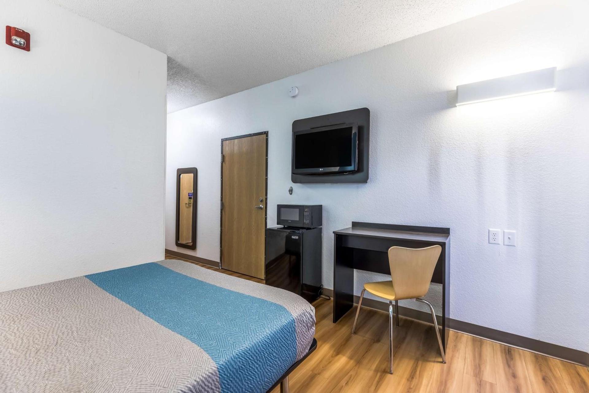 Motel 6-Indianapolis, IN - Southport photo 14
