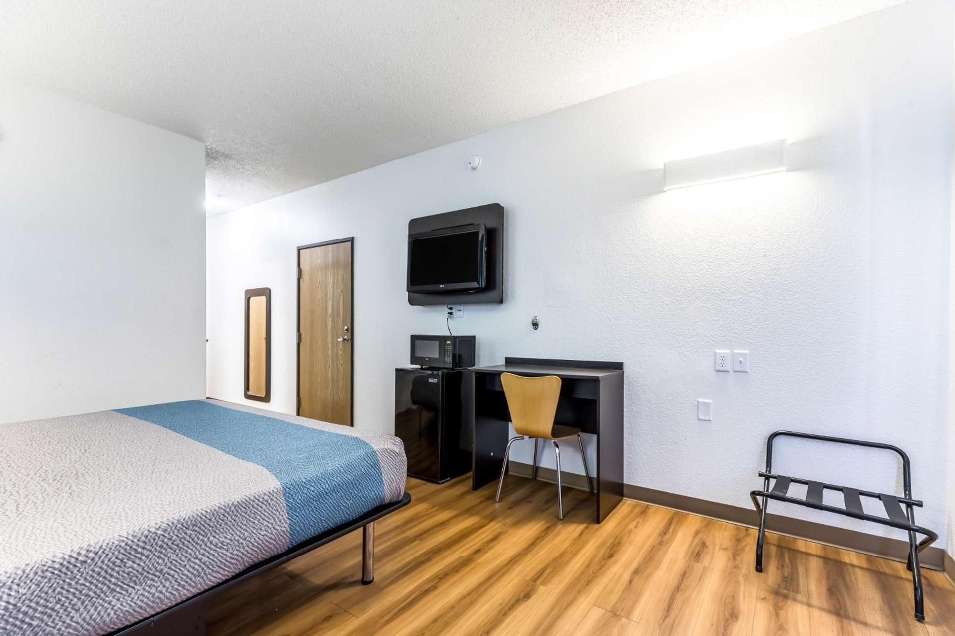 Motel 6-Indianapolis, IN - Southport photo 16