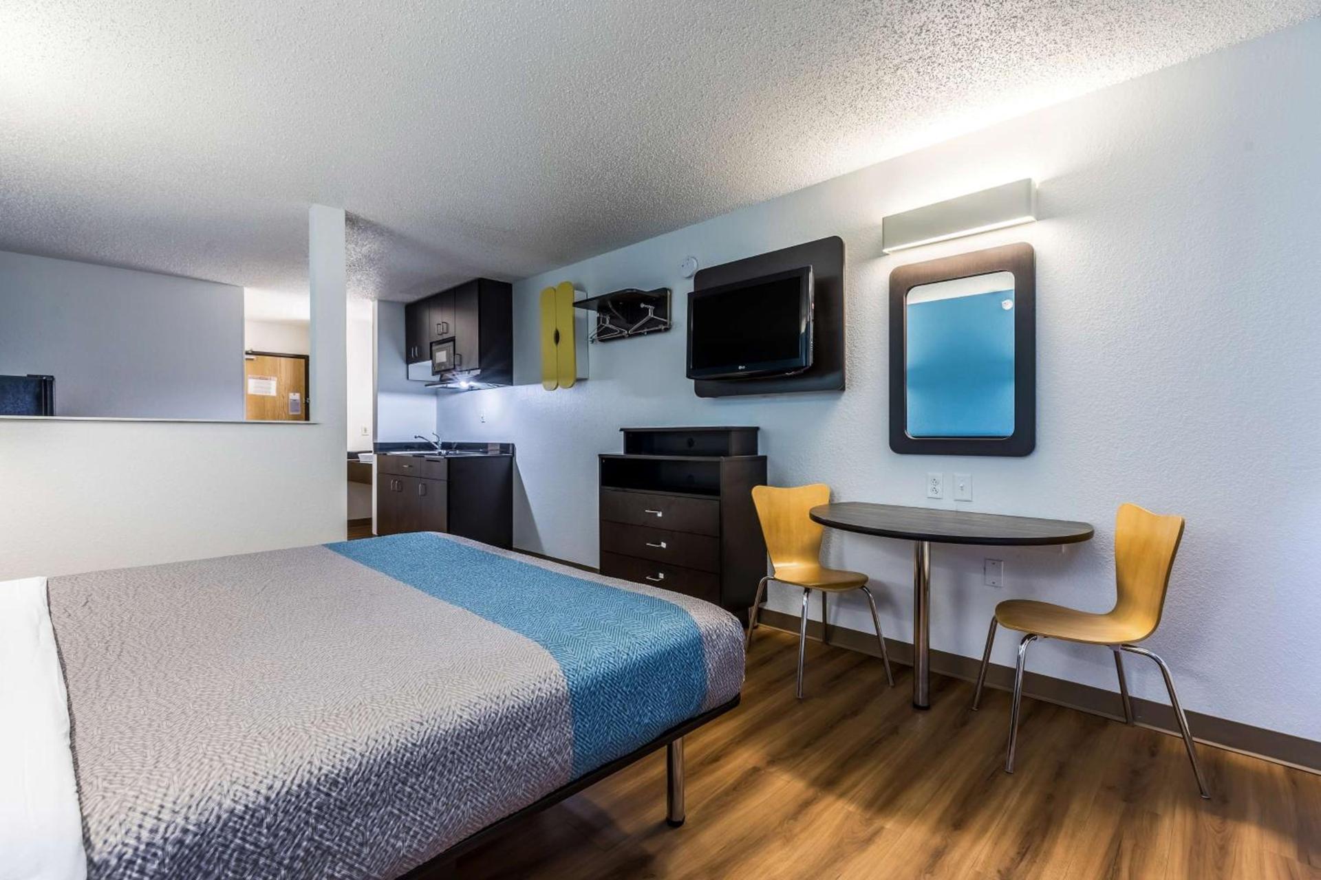 Motel 6-Indianapolis, IN - Southport photo 17