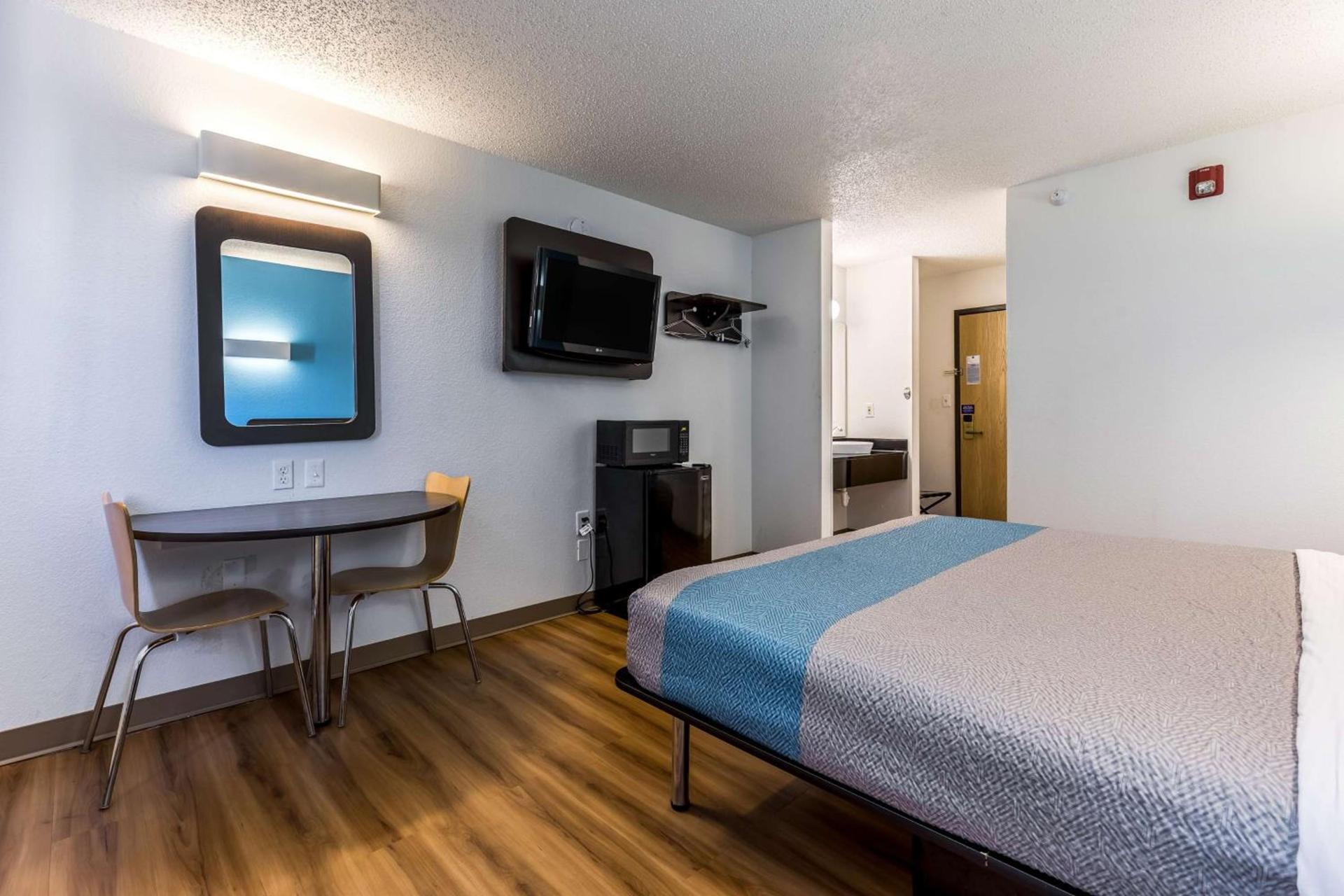 Motel 6-Indianapolis, IN - Southport photo 18