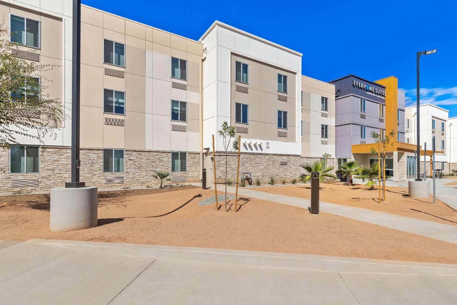 Everhome Suites Corona photo 4