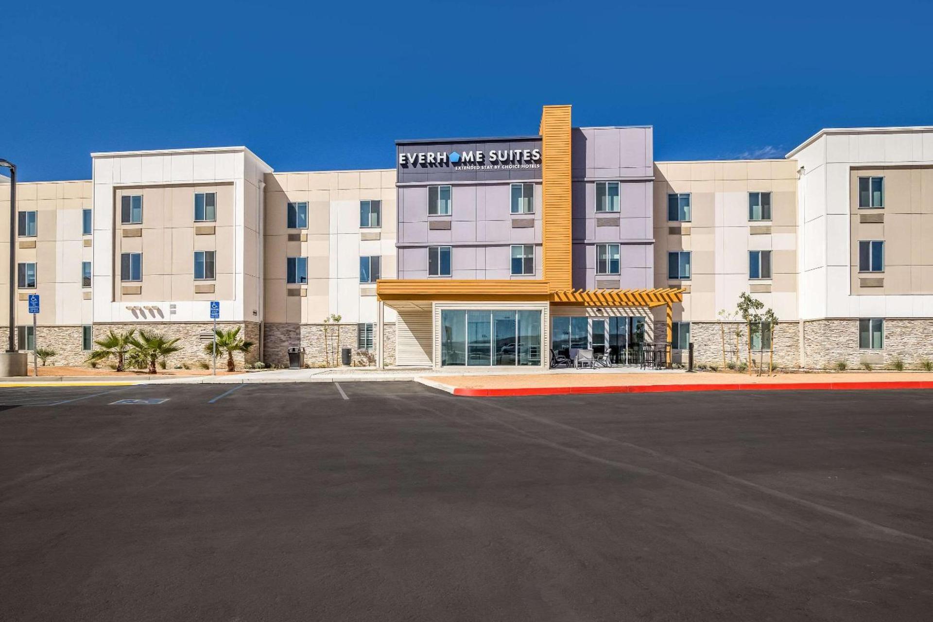 Everhome Suites Corona photo 2
