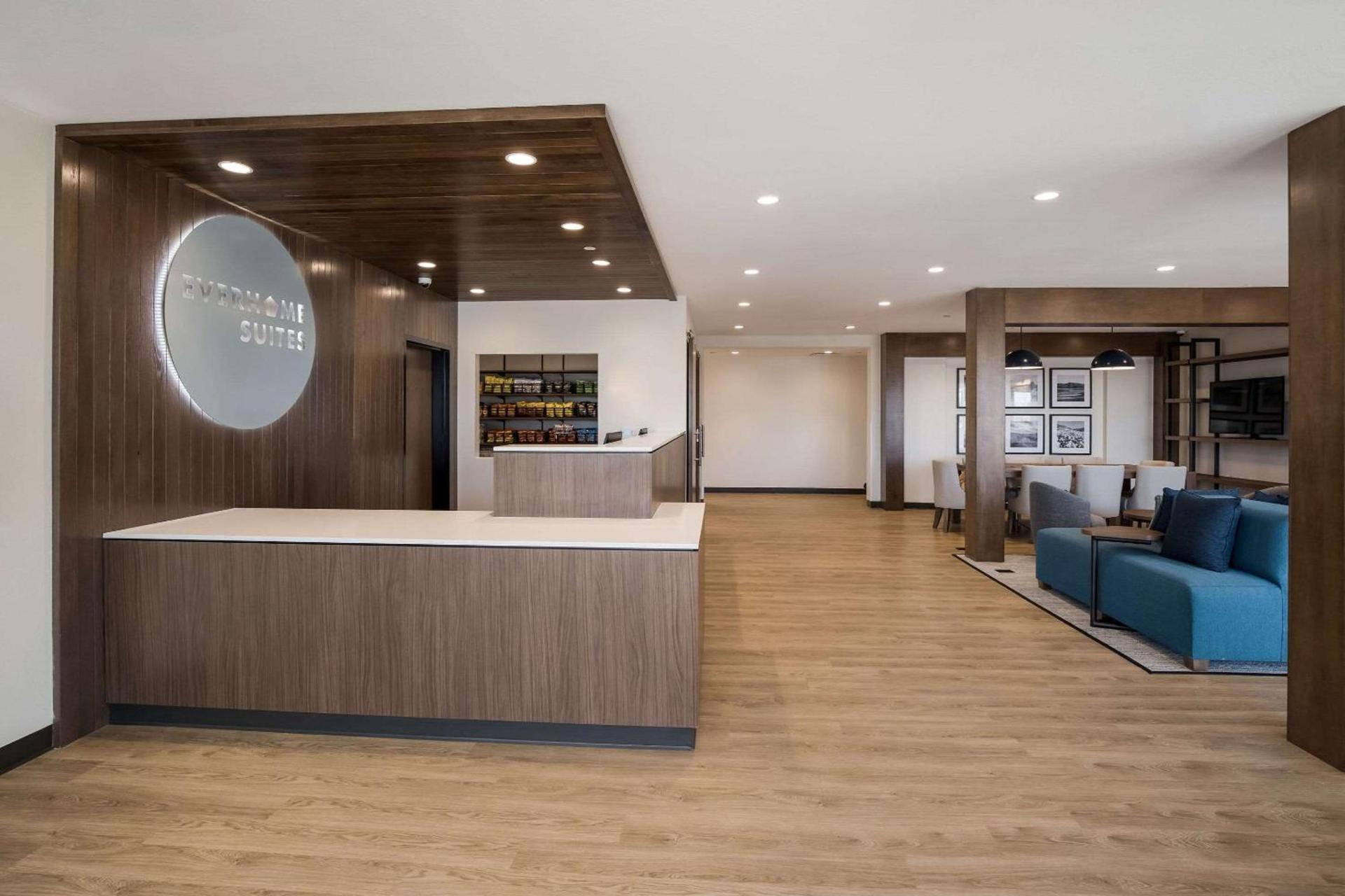 Everhome Suites Corona photo 5