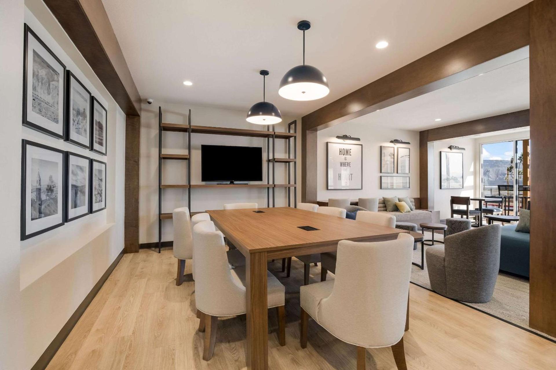 Everhome Suites Corona photo 7