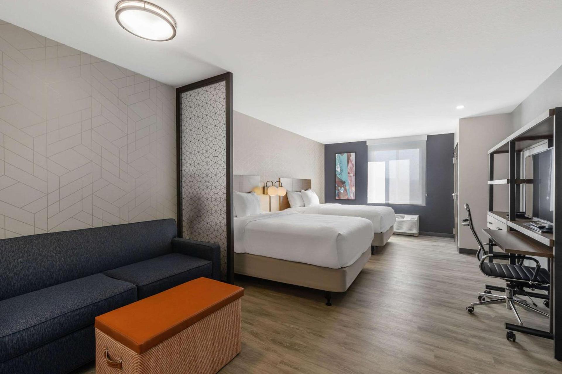 Everhome Suites Corona photo 8