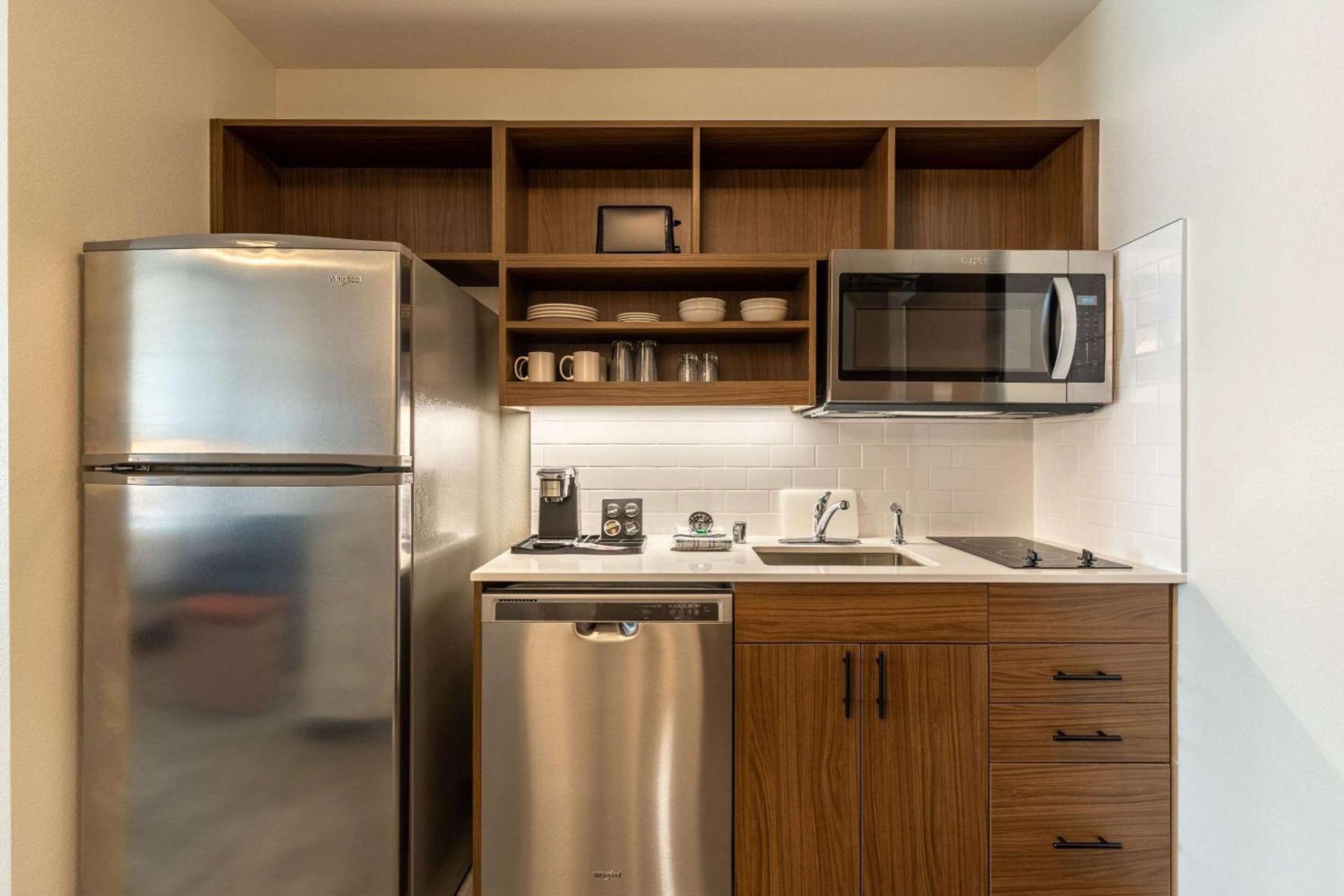 Everhome Suites Corona photo 9