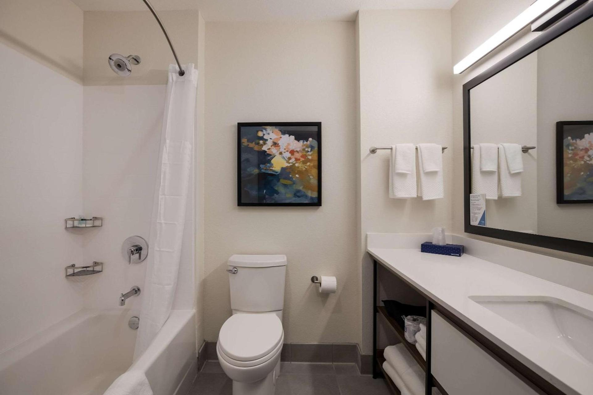 Everhome Suites Corona photo 12