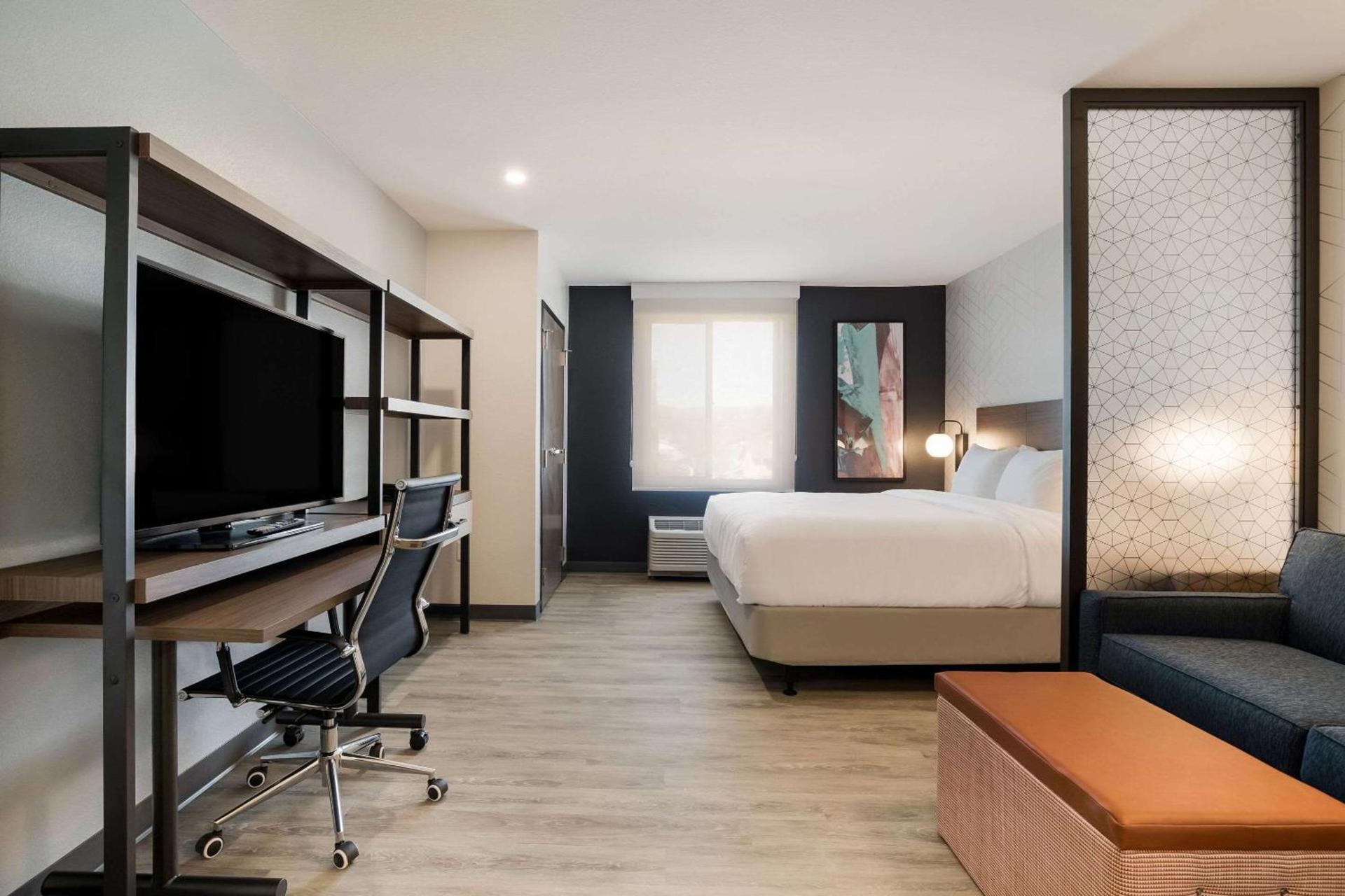 Everhome Suites Corona photo 14