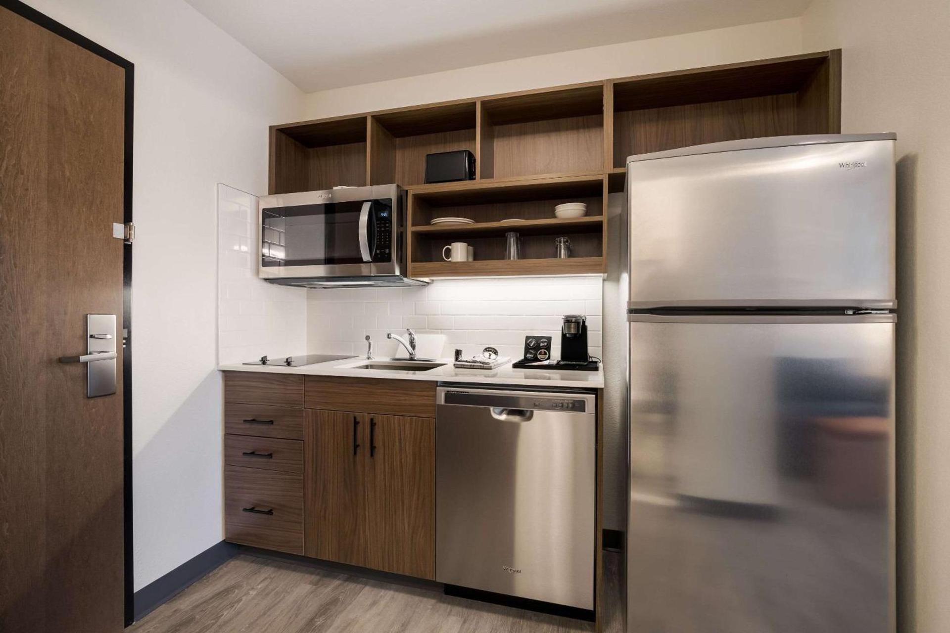 Everhome Suites Corona photo 16