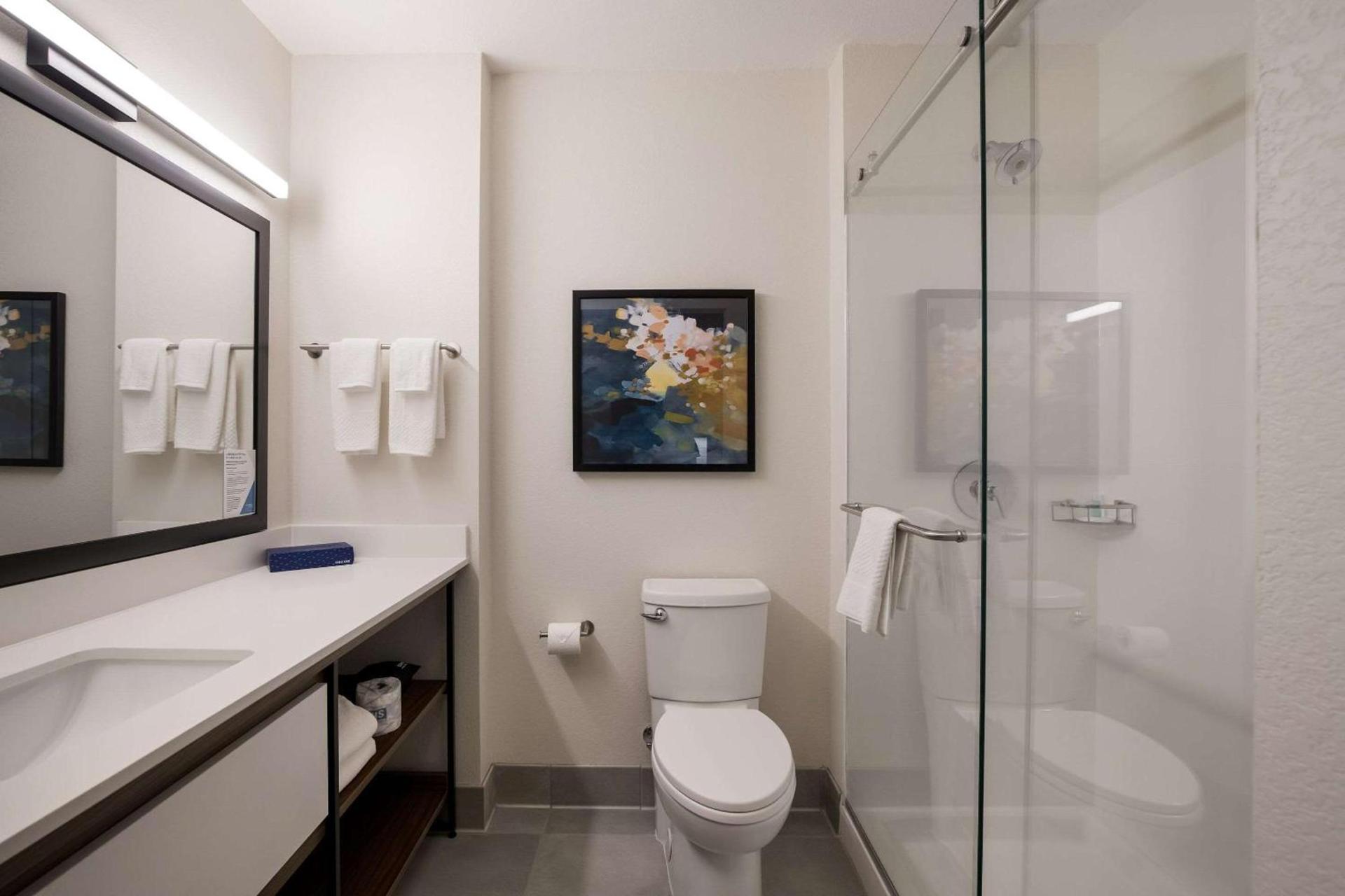Everhome Suites Corona photo 17