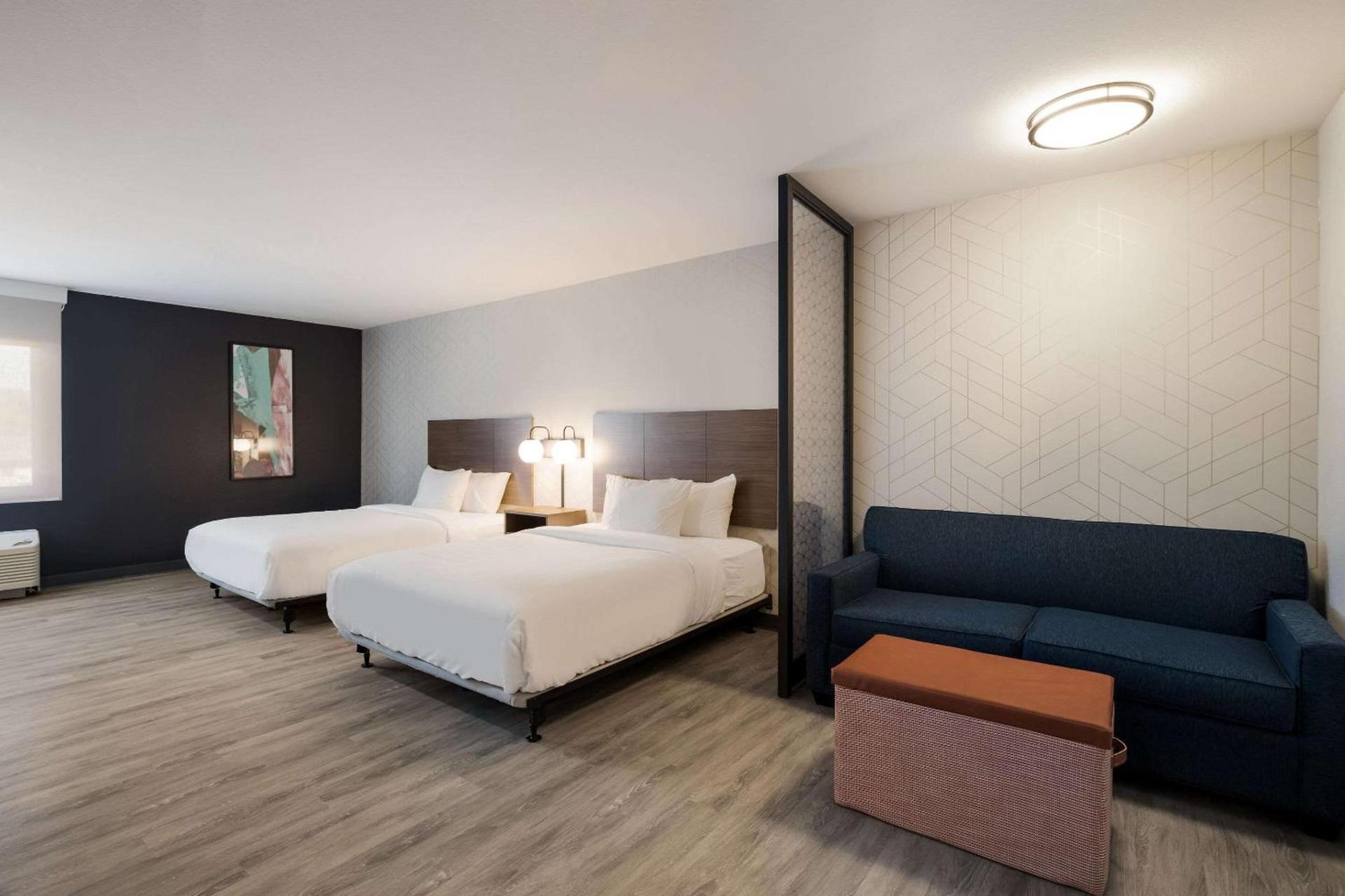 Everhome Suites Corona photo 19