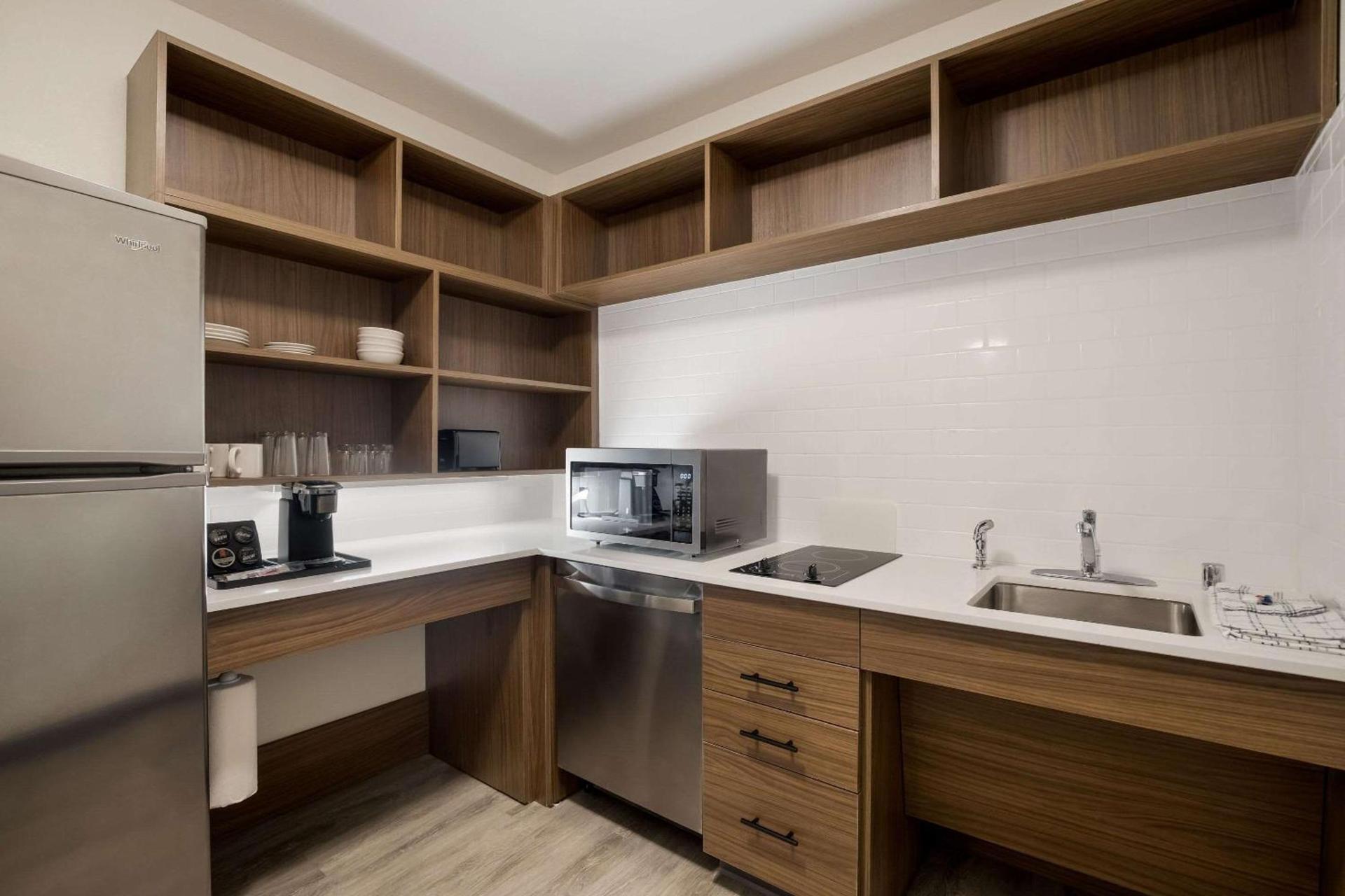 Everhome Suites Corona photo 21