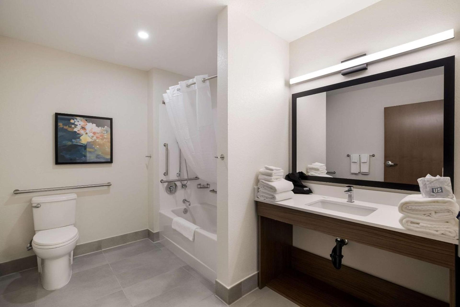 Everhome Suites Corona photo 22