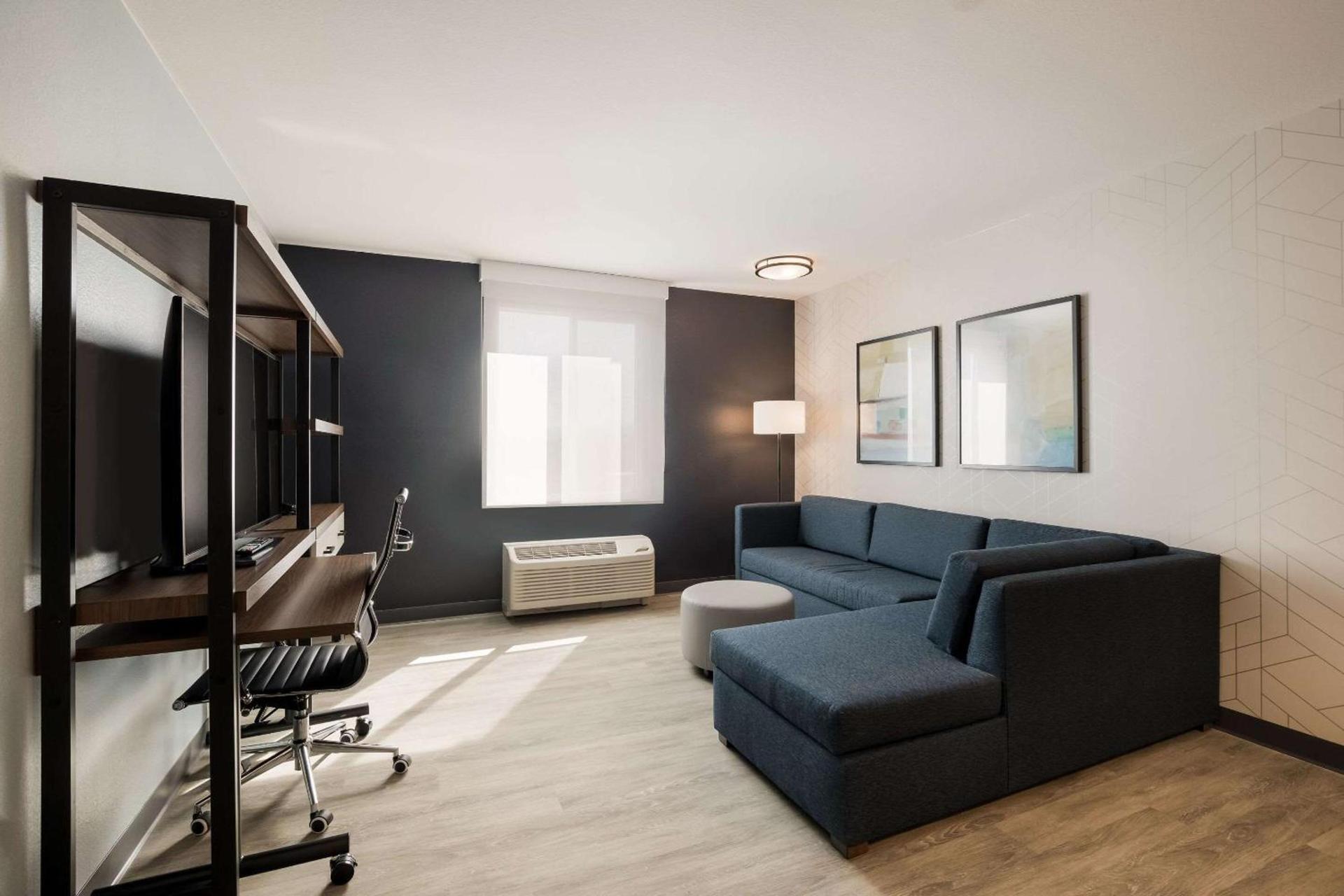 Everhome Suites Corona photo 29