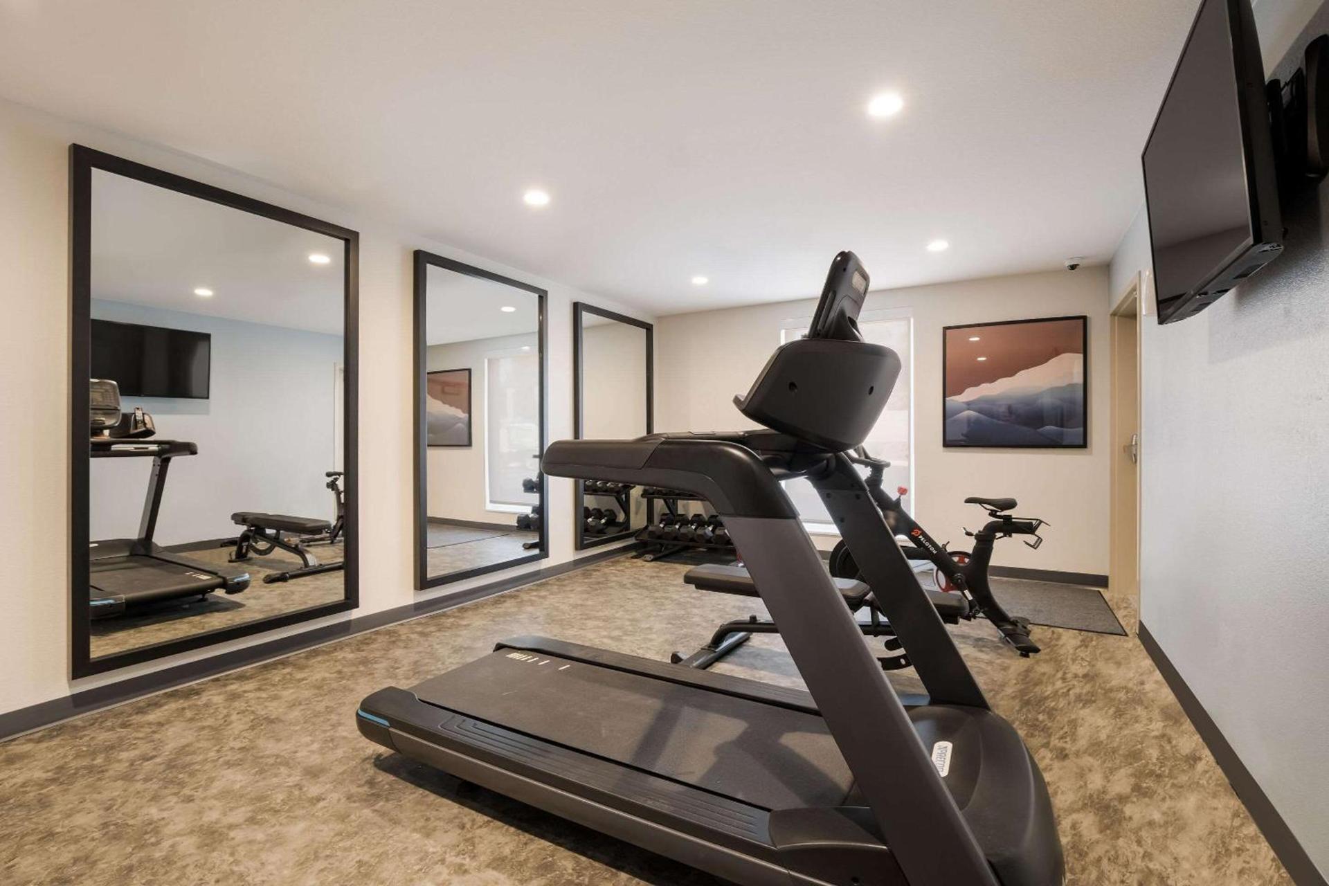 Everhome Suites Corona photo 31