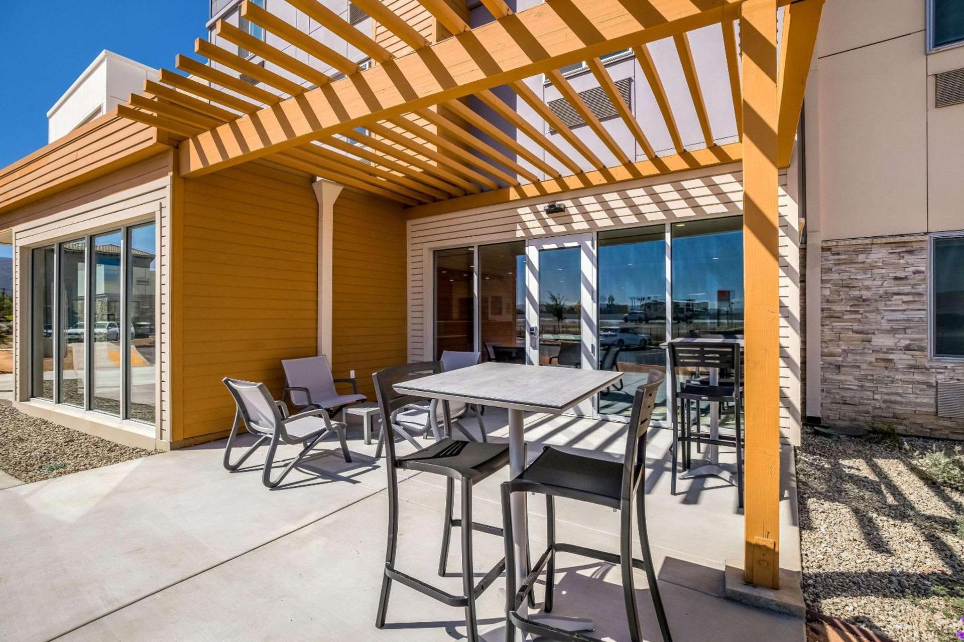Everhome Suites Corona photo 32