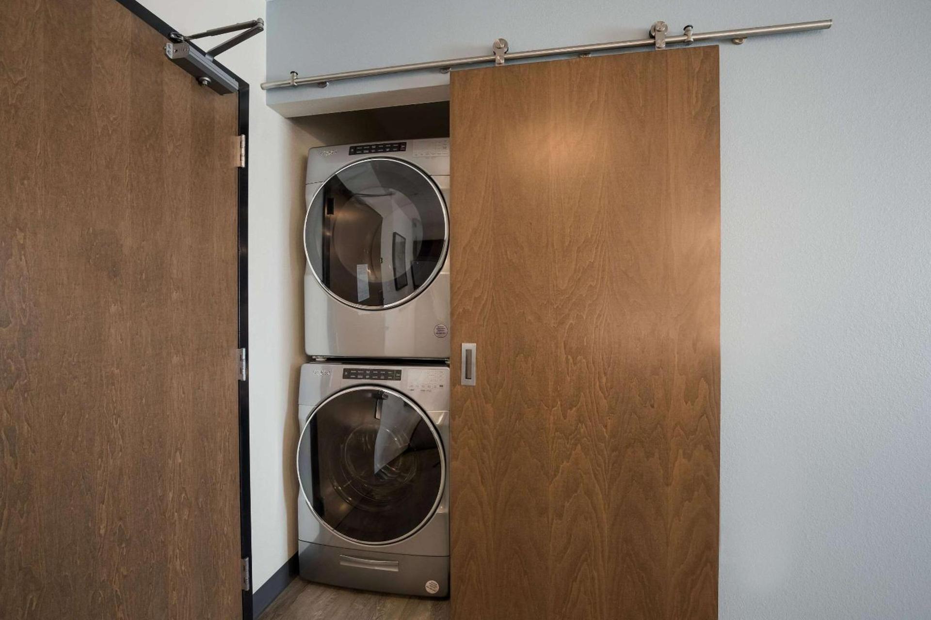 Everhome Suites Corona photo 33
