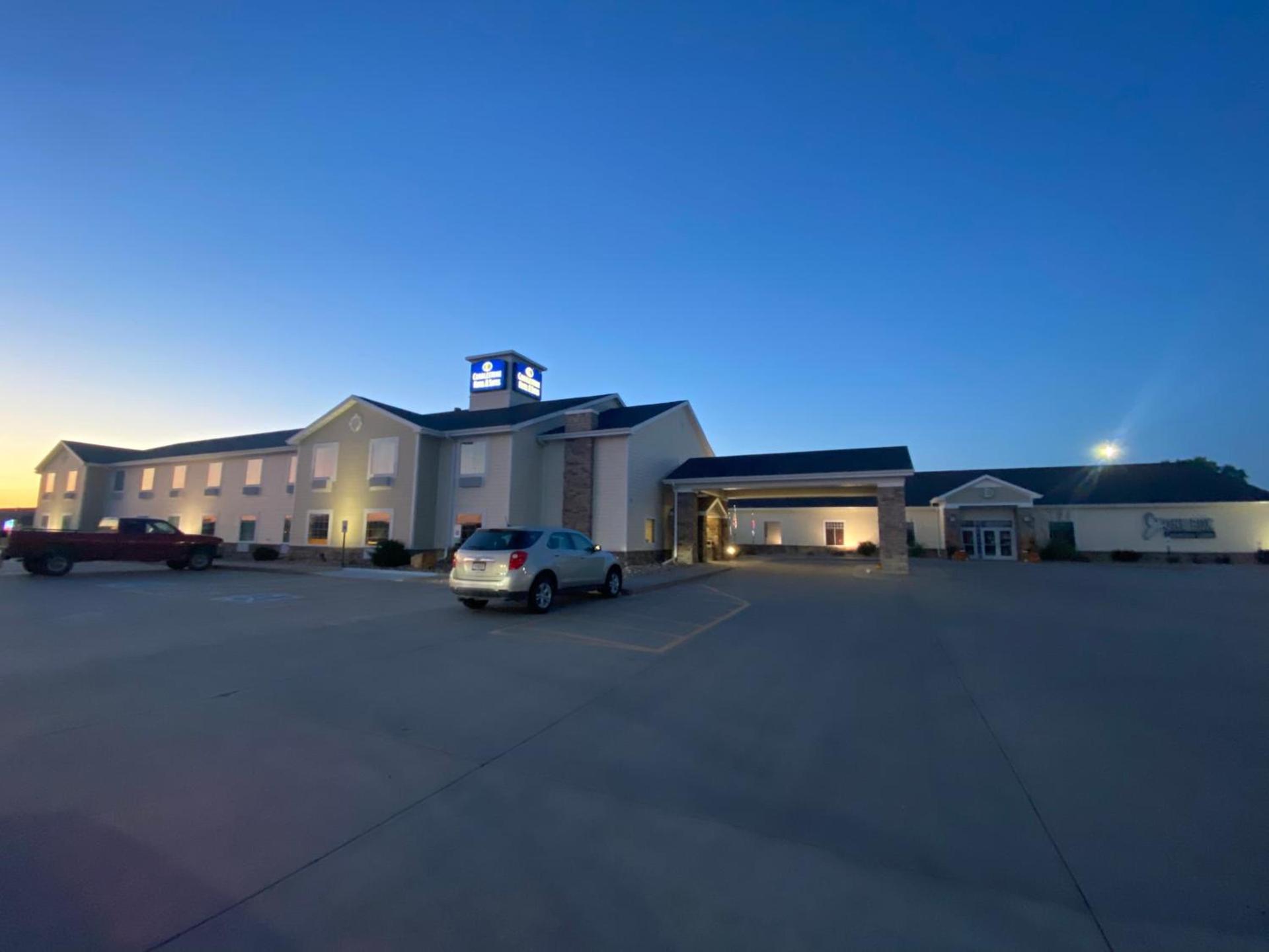 Cobblestone Hotel & Suites - Broken Bow photo 3