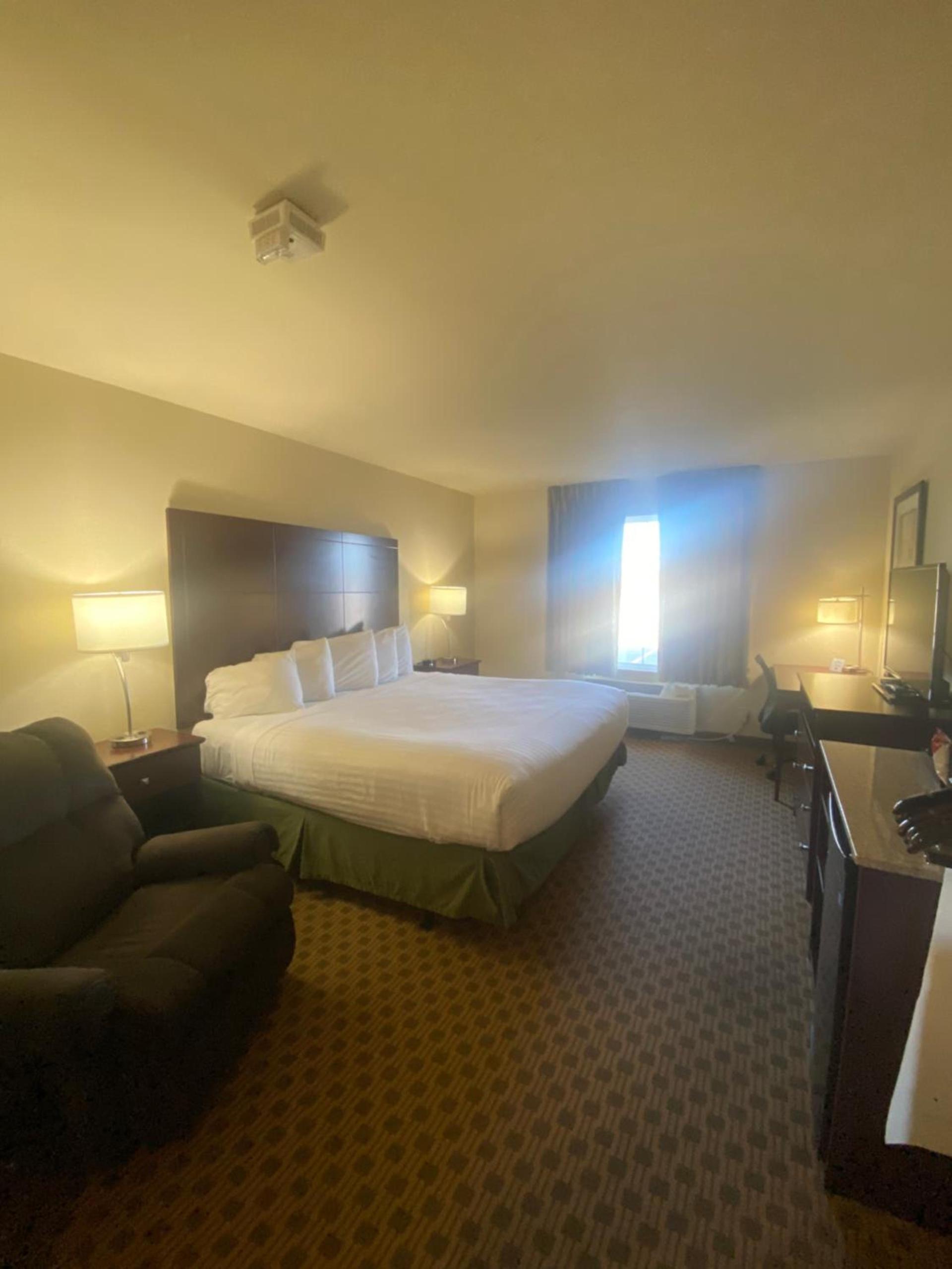 Cobblestone Hotel & Suites - Broken Bow photo 49