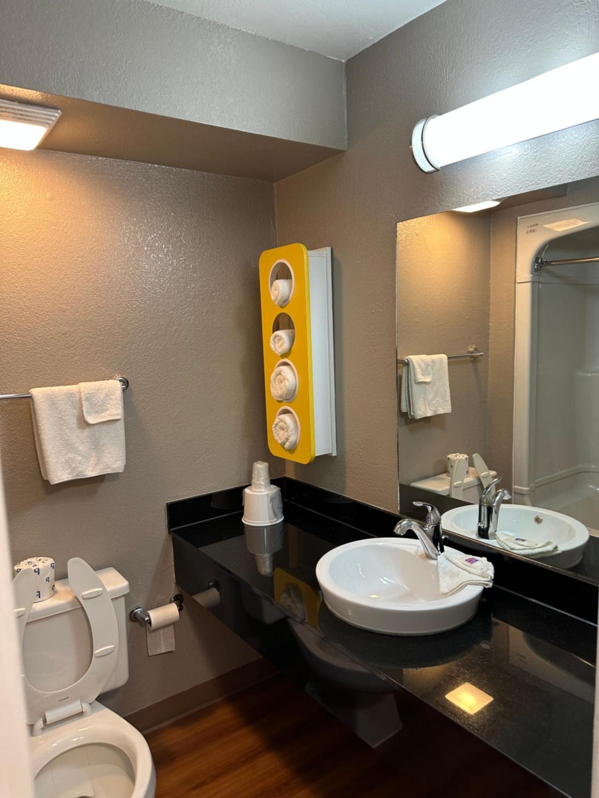 Motel 6-Greensboro, NC - Airport photo 40